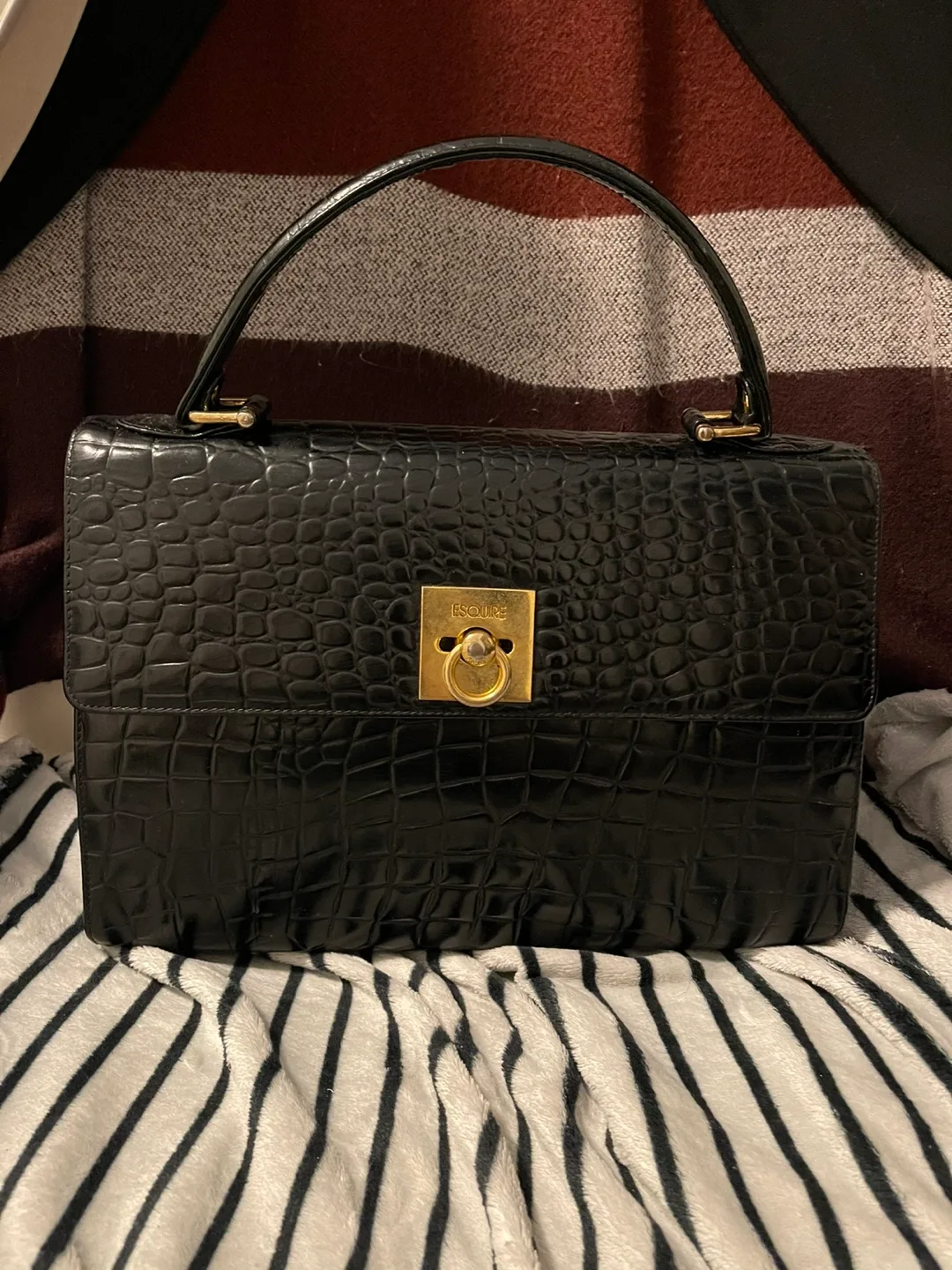 Vintage black crocodile embossed pattern handbag thumbnail