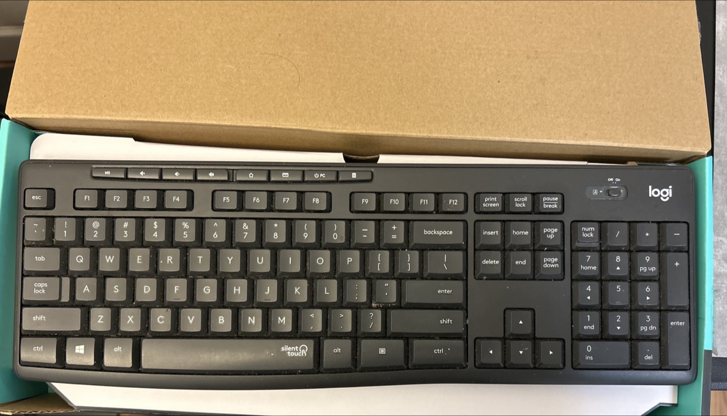 2 Logitech MK320 Wireless Keyboard and 2 Mouse Combo