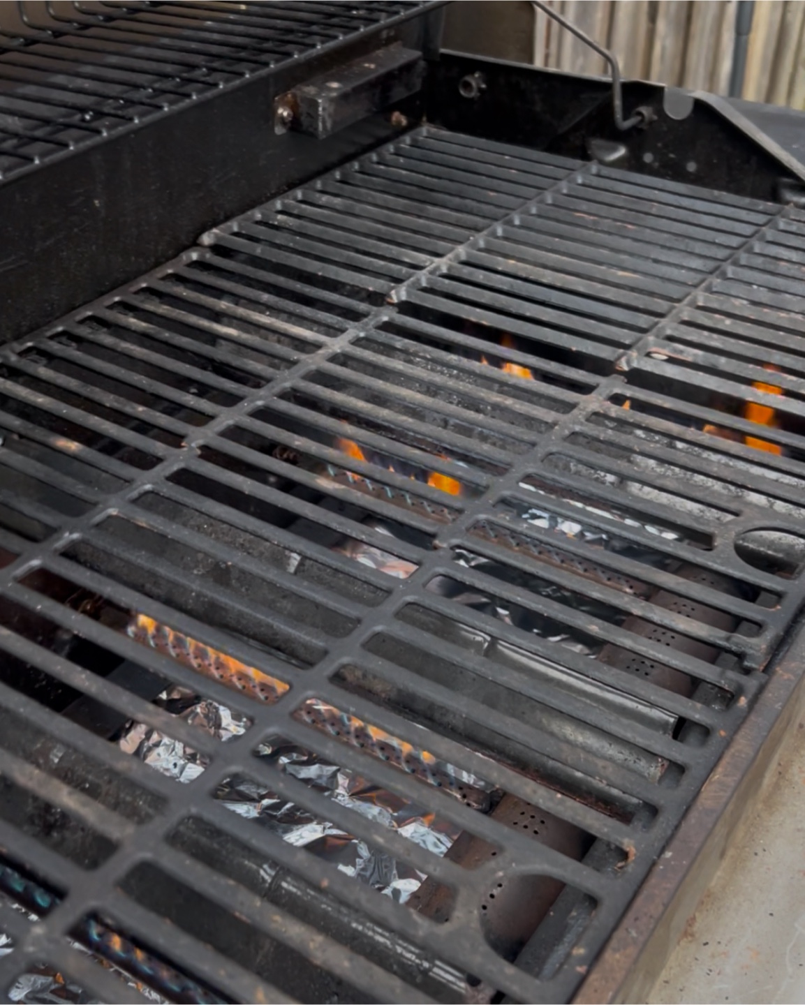 Gas BBQ Grill on Wheels with Cover & Additional New Tank - photo 5