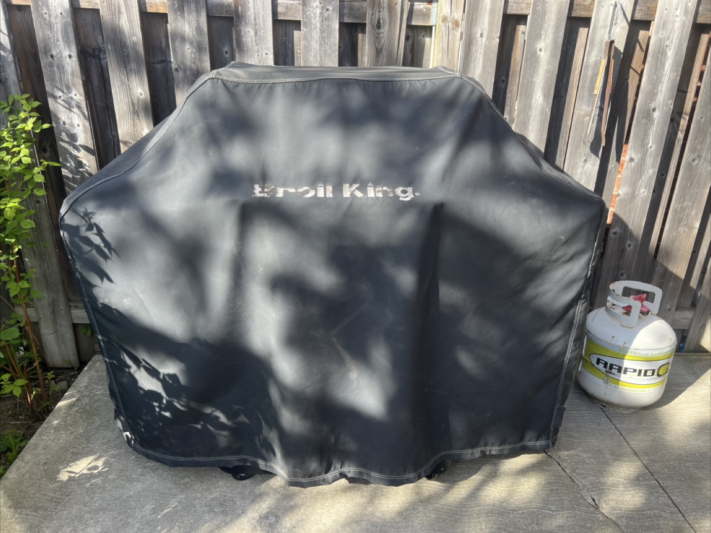 Gas BBQ Grill on Wheels with Cover & Additional New Tank - photo 3