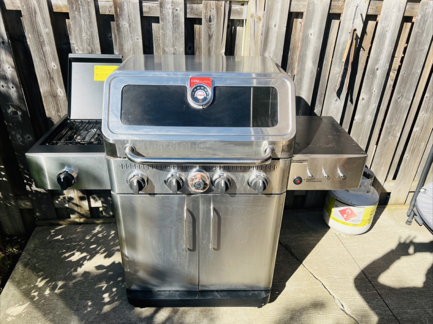 Gas BBQ Grill on Wheels with Cover & Additional New Tank