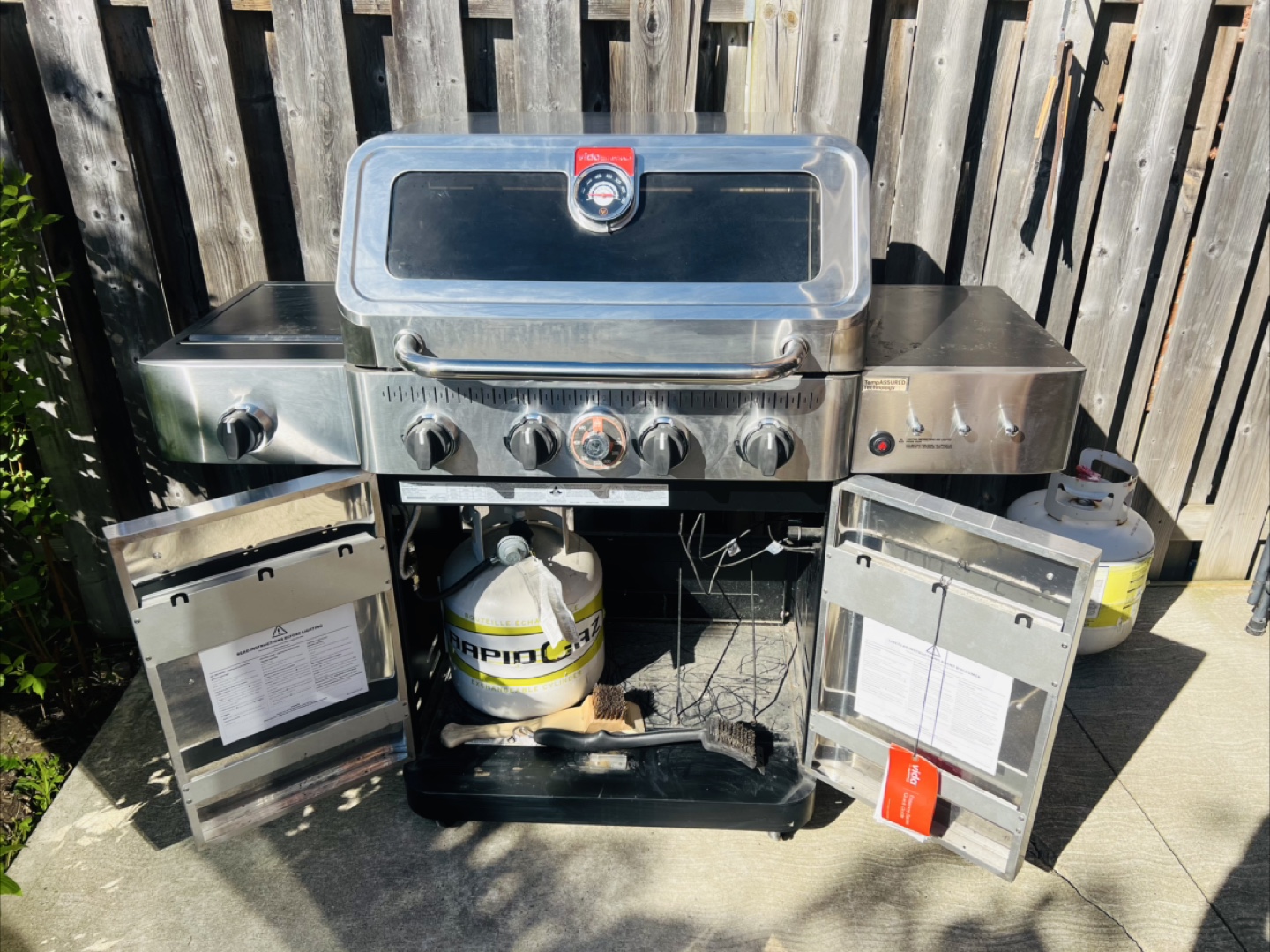 Gas BBQ Grill on Wheels with Cover & Additional New Tank - photo 2