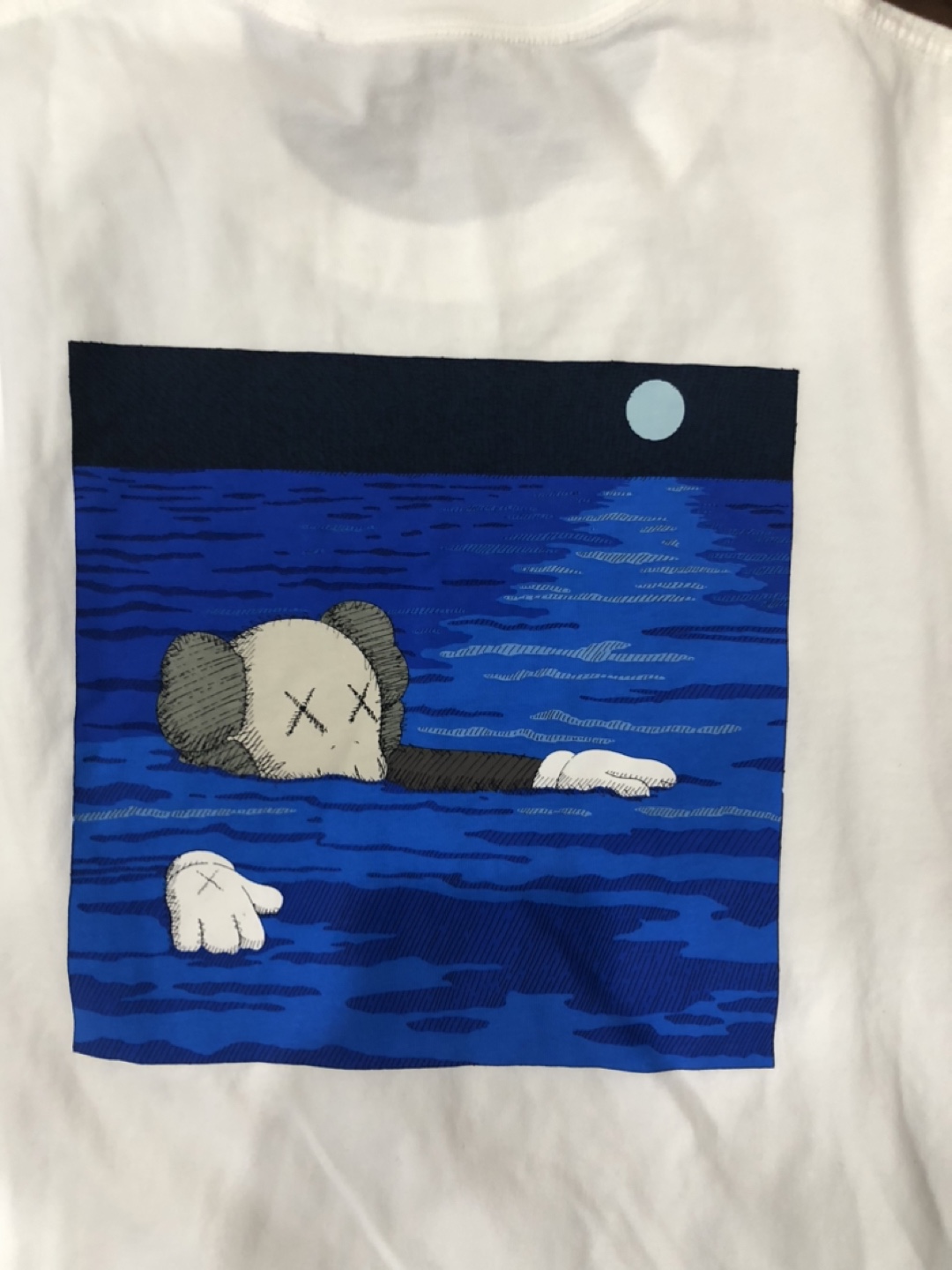 Uniqlo UT x KAWS T-Shirt - photo 4