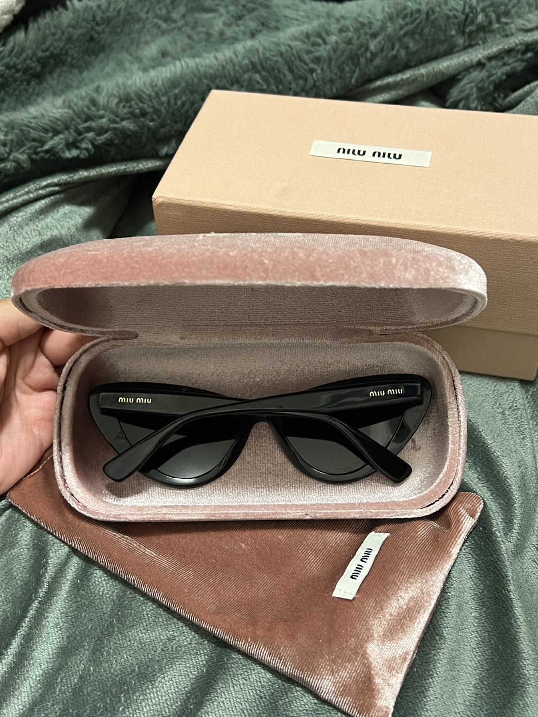 Authentic Miu Miu Cat Eye Sunglasses – Case + Box + dust bag - photo 2