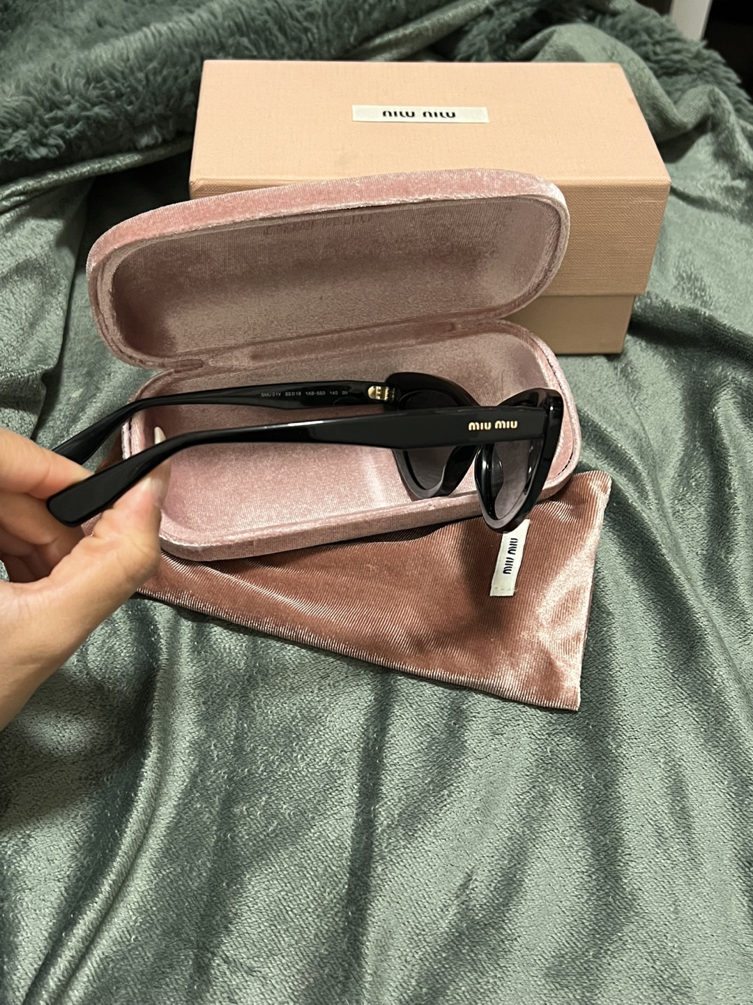 Authentic Miu Miu Cat Eye Sunglasses – Case + Box + dust bag - photo 3