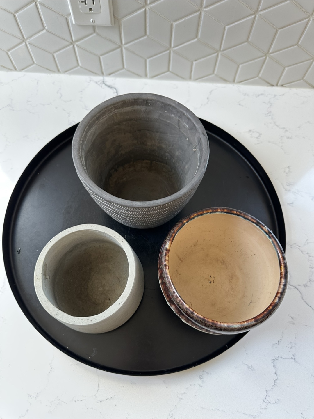 Set of three concrete and ceramic planters - photo 2