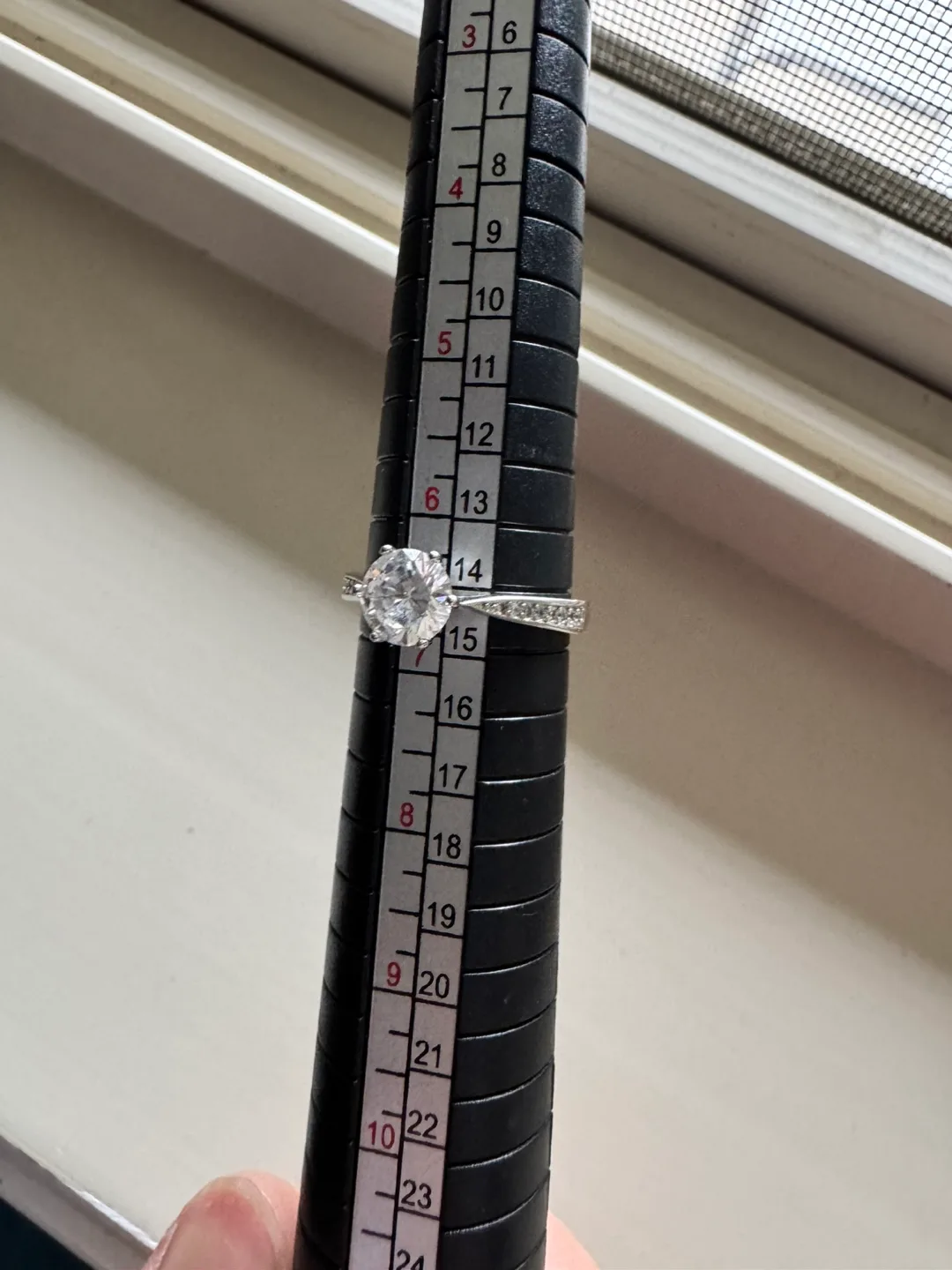 Woman fashion rings image indicator(4)