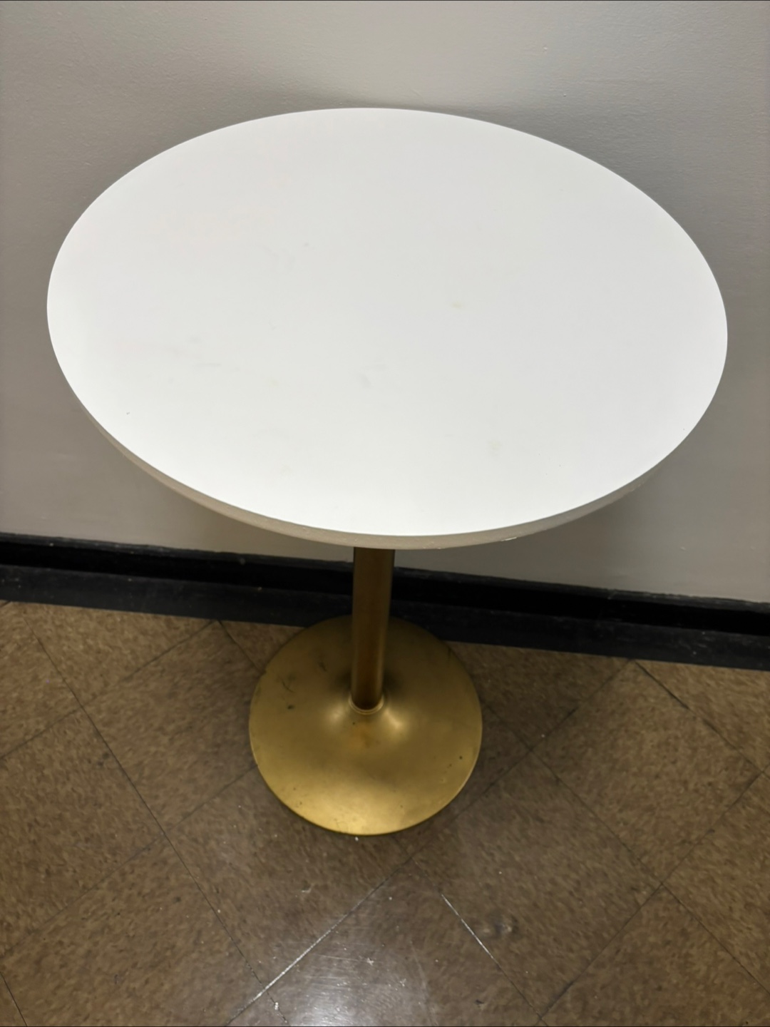 White and Gold Round Accent Table - photo 2
