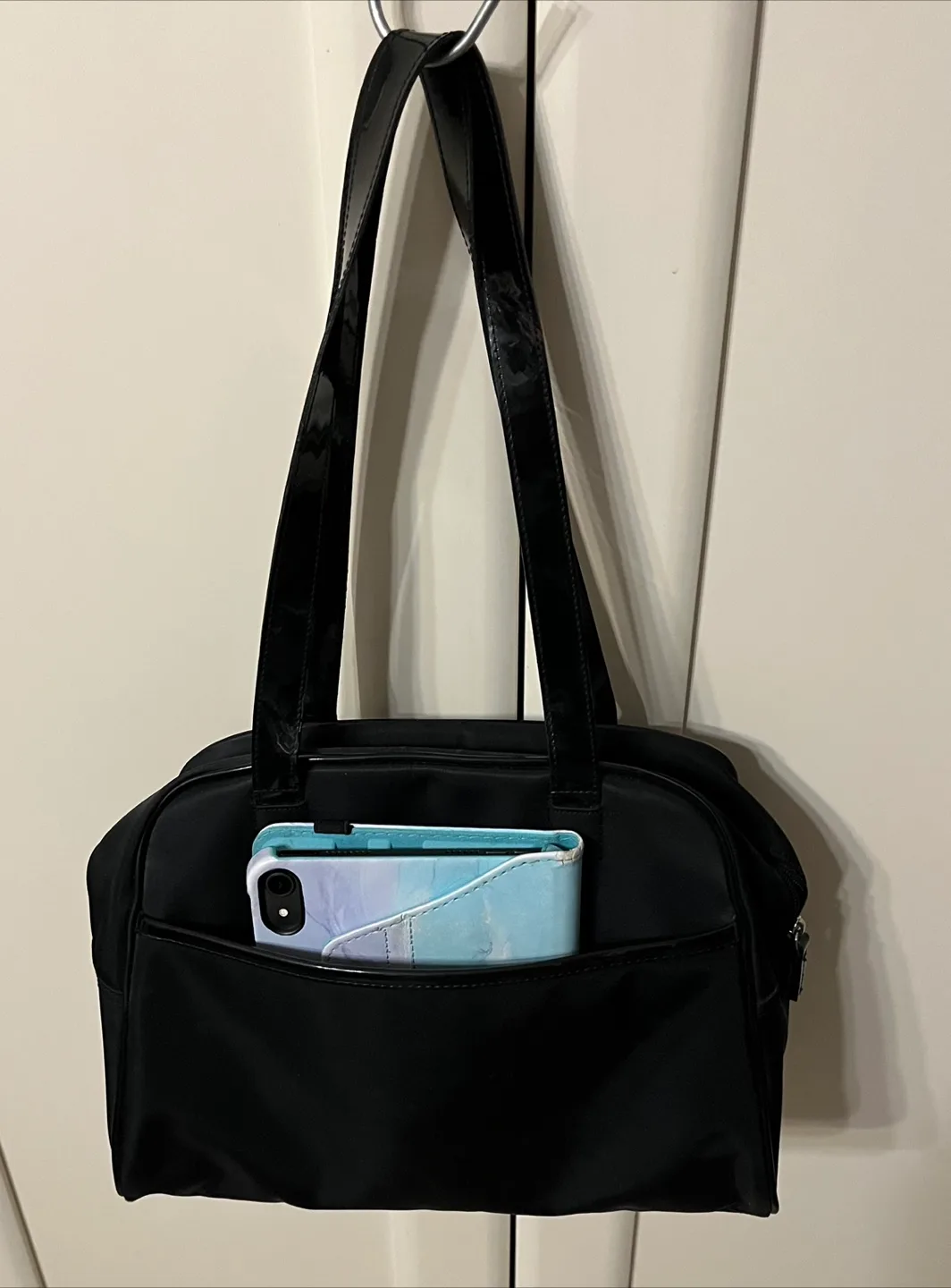 Black GAP handbag image indicator(2)