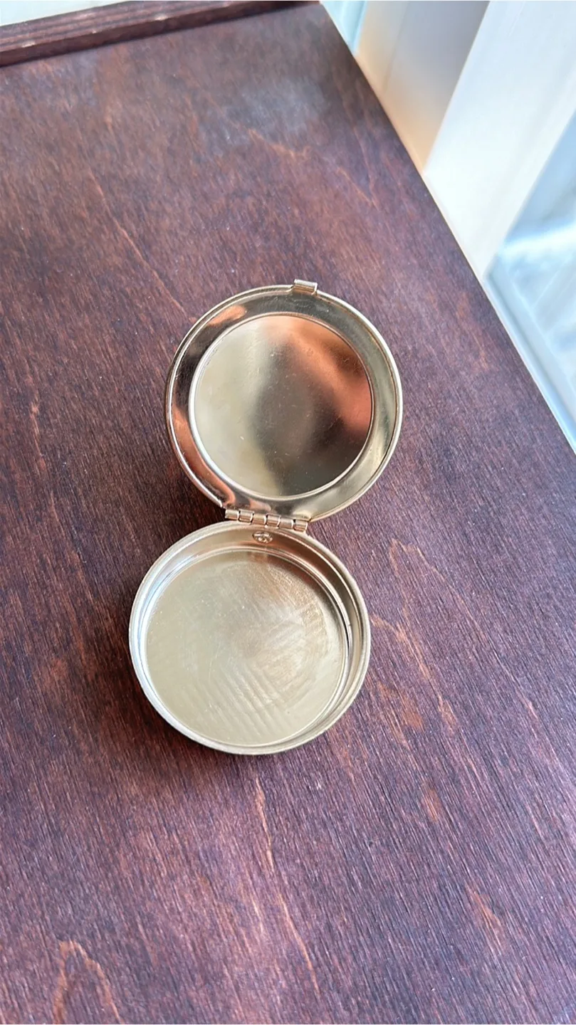 Vintage Gold-Tone Ashtray with Rhinestone image indicator(2)