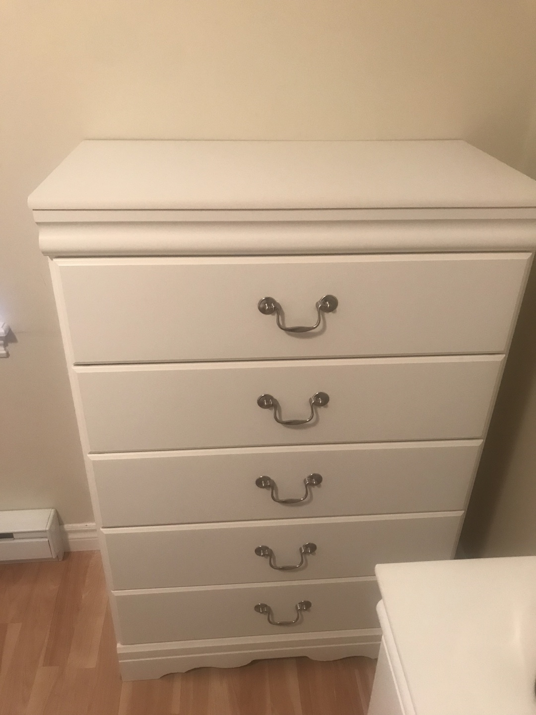 White 5-Drawer Chest of Drawers