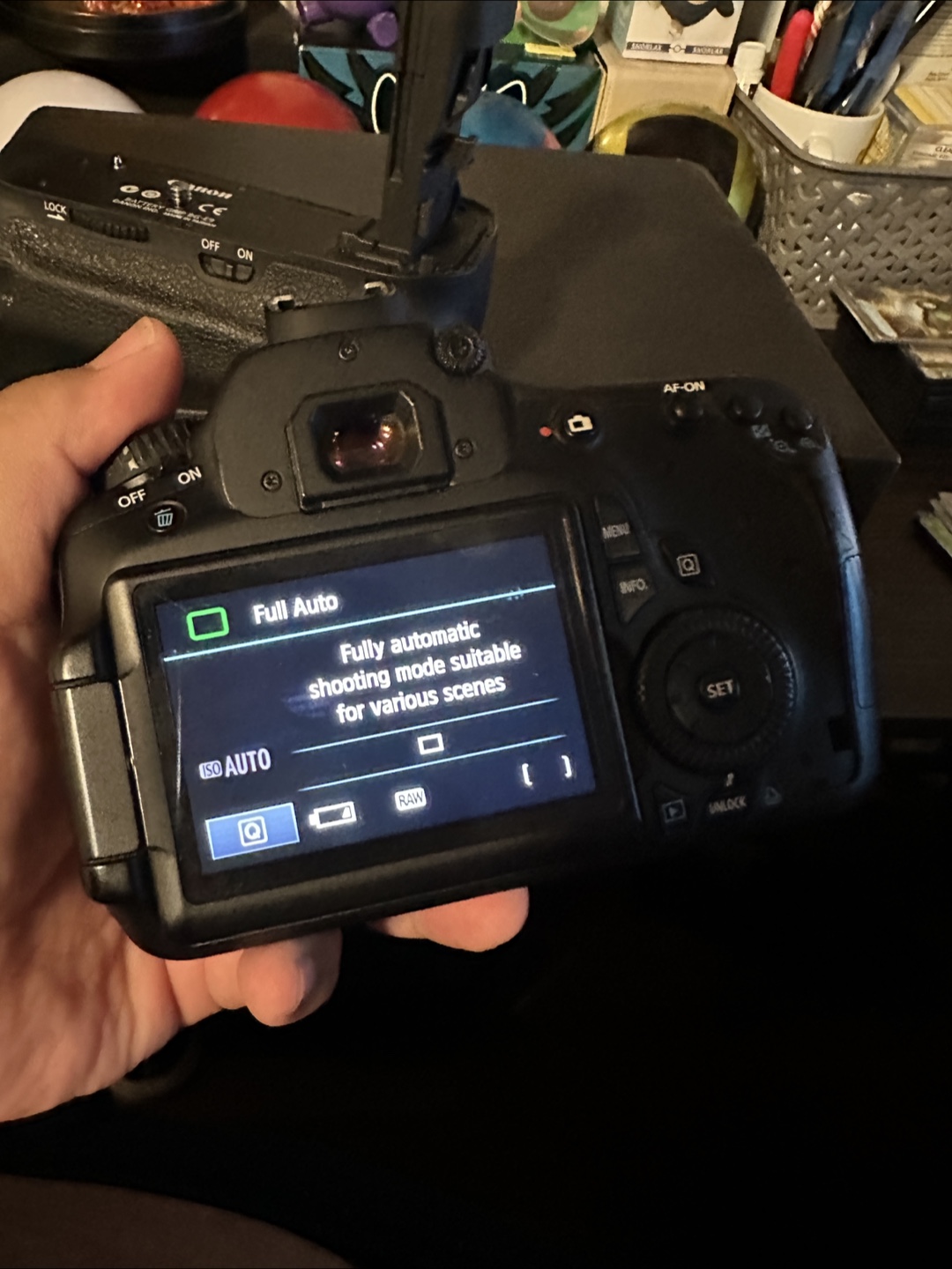 Canon EOS 60D DSLR Camera Body with Battery Grip - photo 5