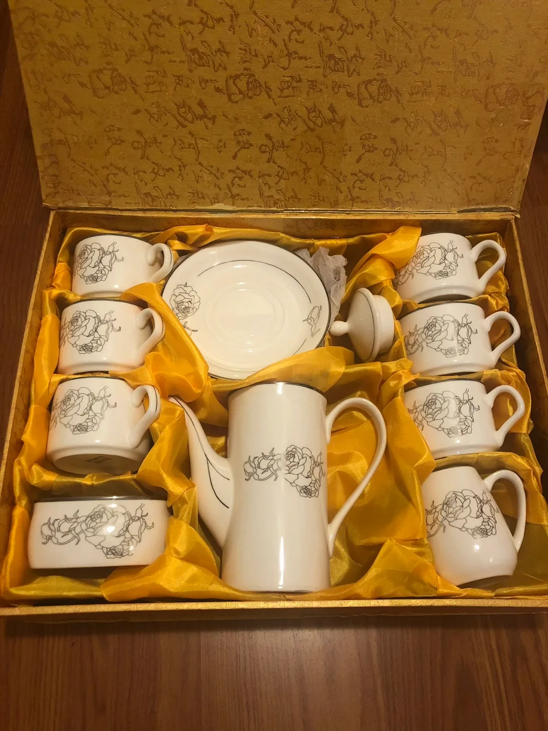 Fine Bone China Tea Set thumbnail