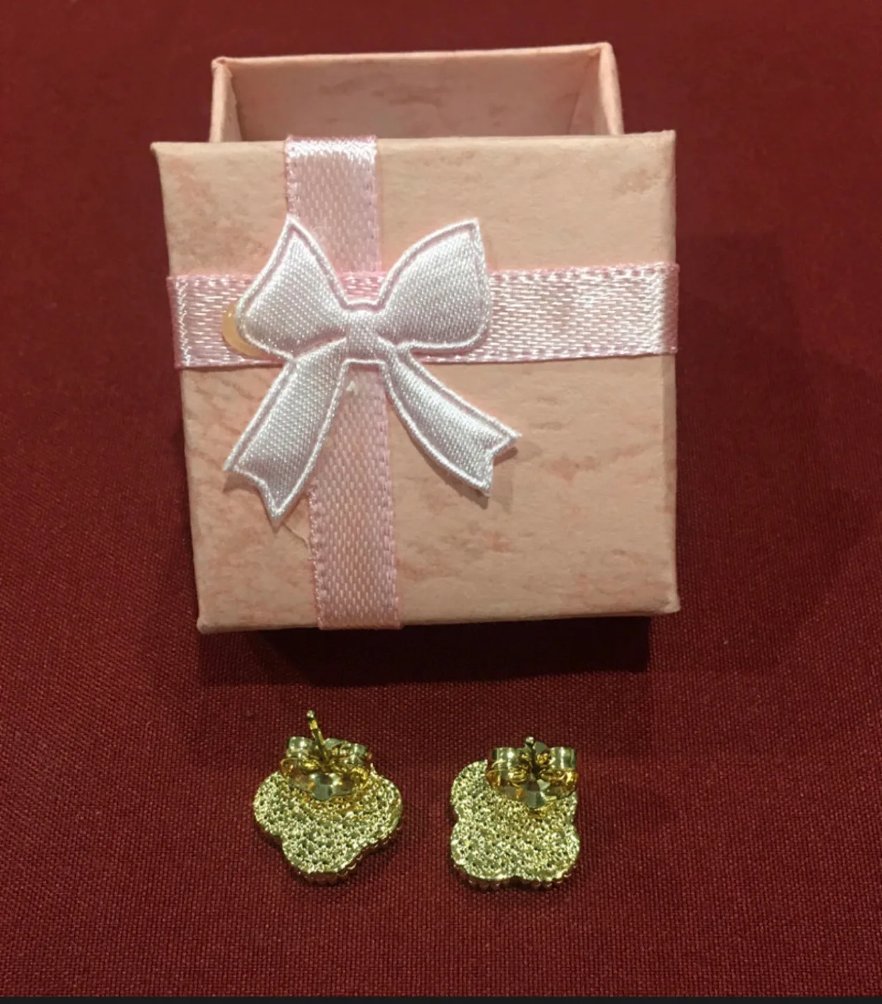 Three Pairs of Clover-Shaped Stud Earrings image indicator(5)