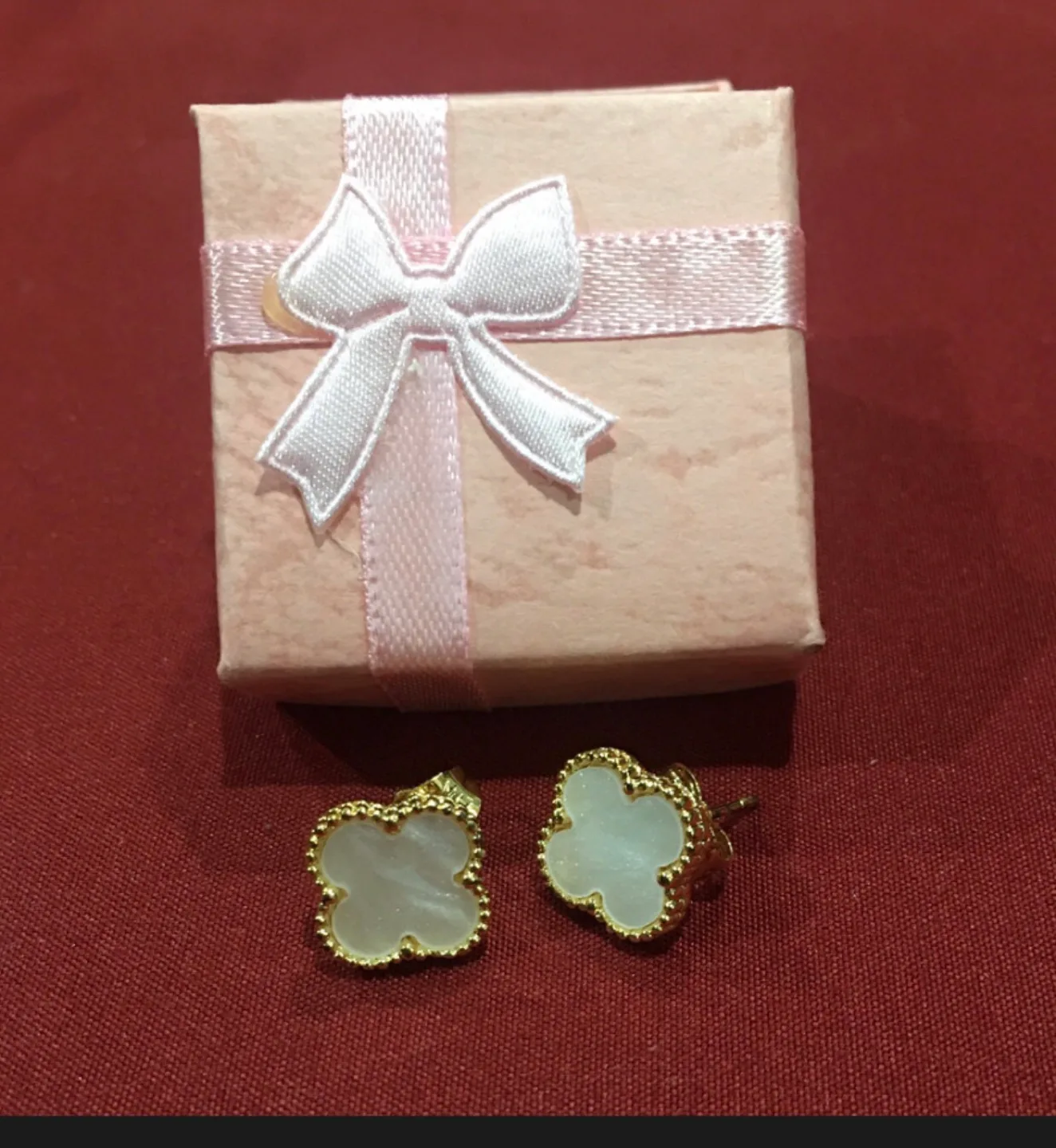 Three Pairs of Clover-Shaped Stud Earrings image indicator(6)