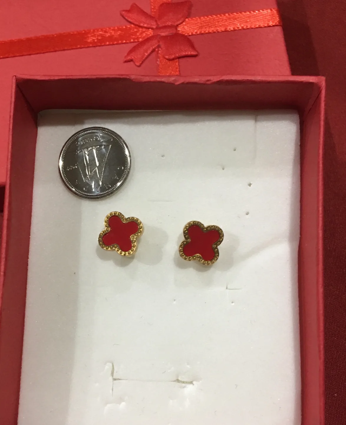 Three Pairs of Clover-Shaped Stud Earrings image indicator(7)