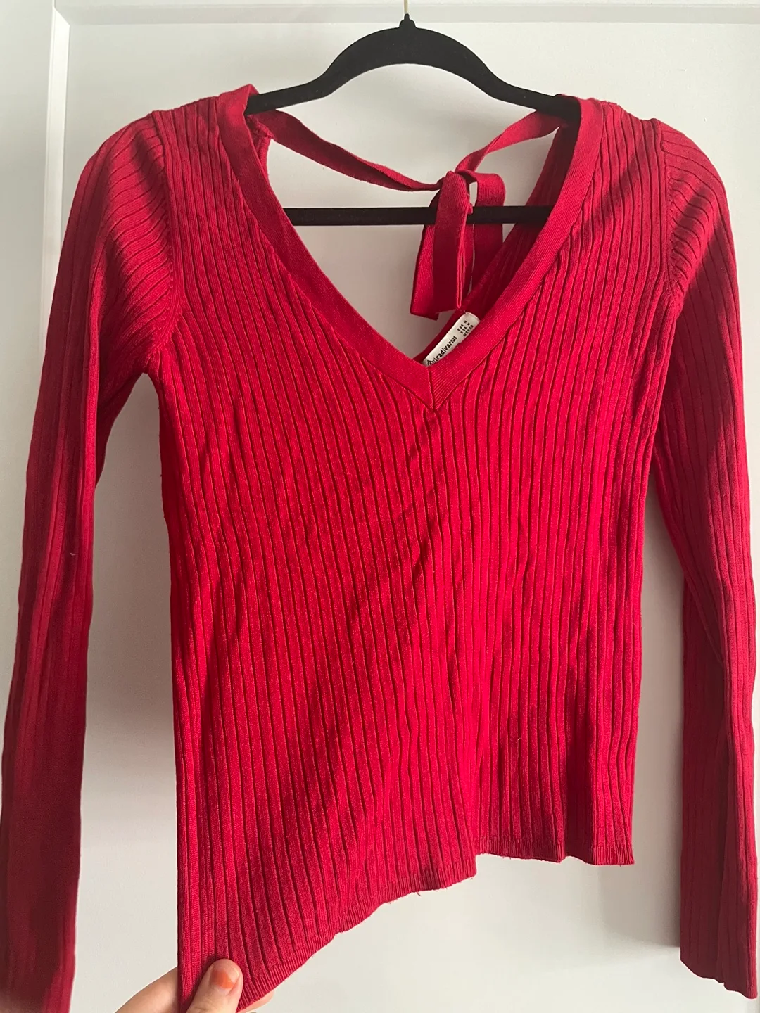 Stradivarius Red Ribbed Knit Crop Top sweater with Tie Back image indicator(2)