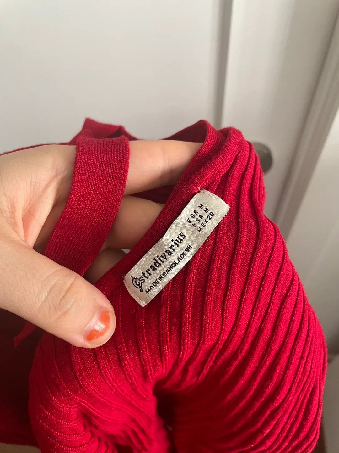 Stradivarius Red Ribbed Knit Crop Top sweater with Tie Back image indicator(3)