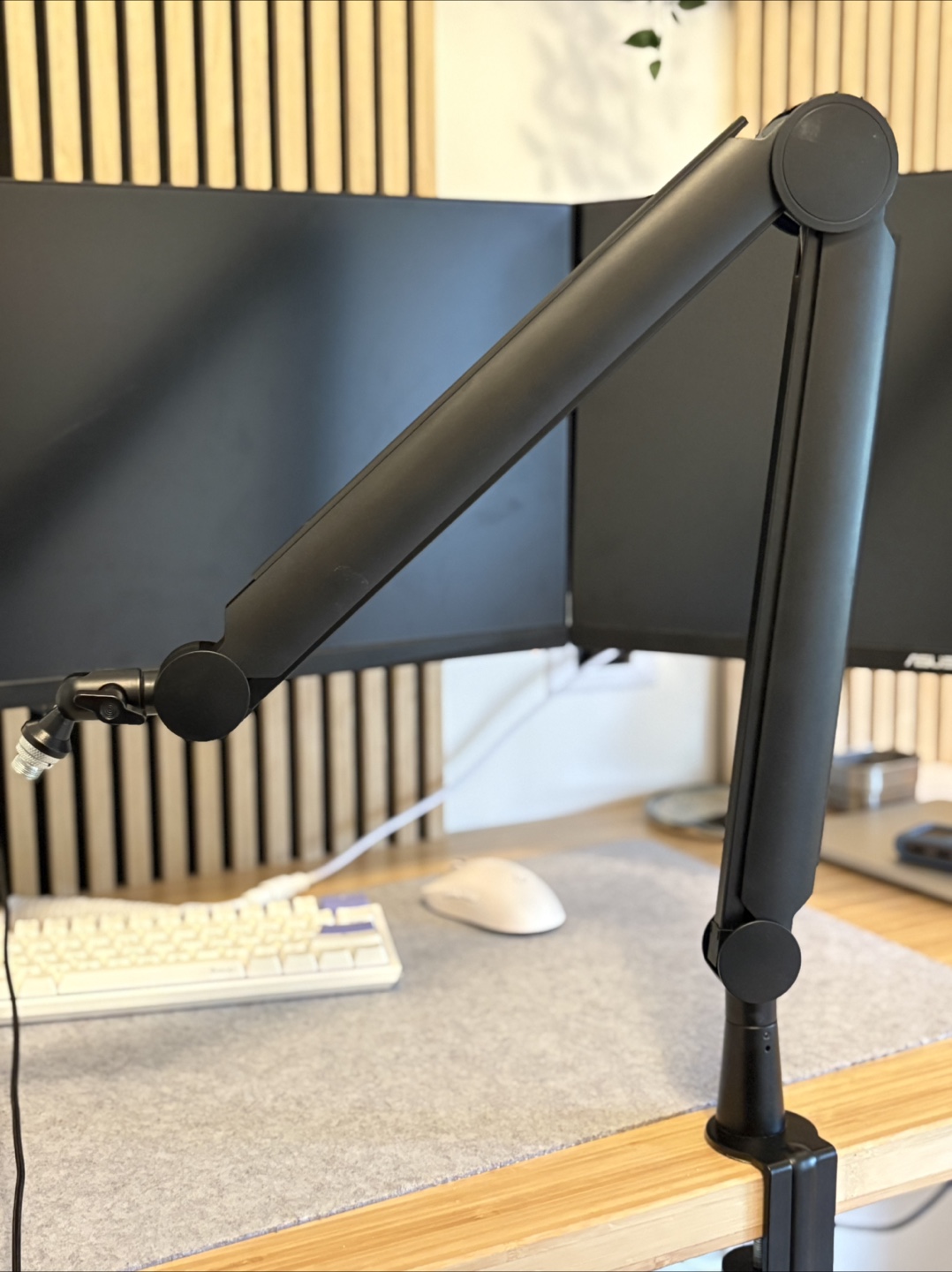 Microphone arm - photo 2