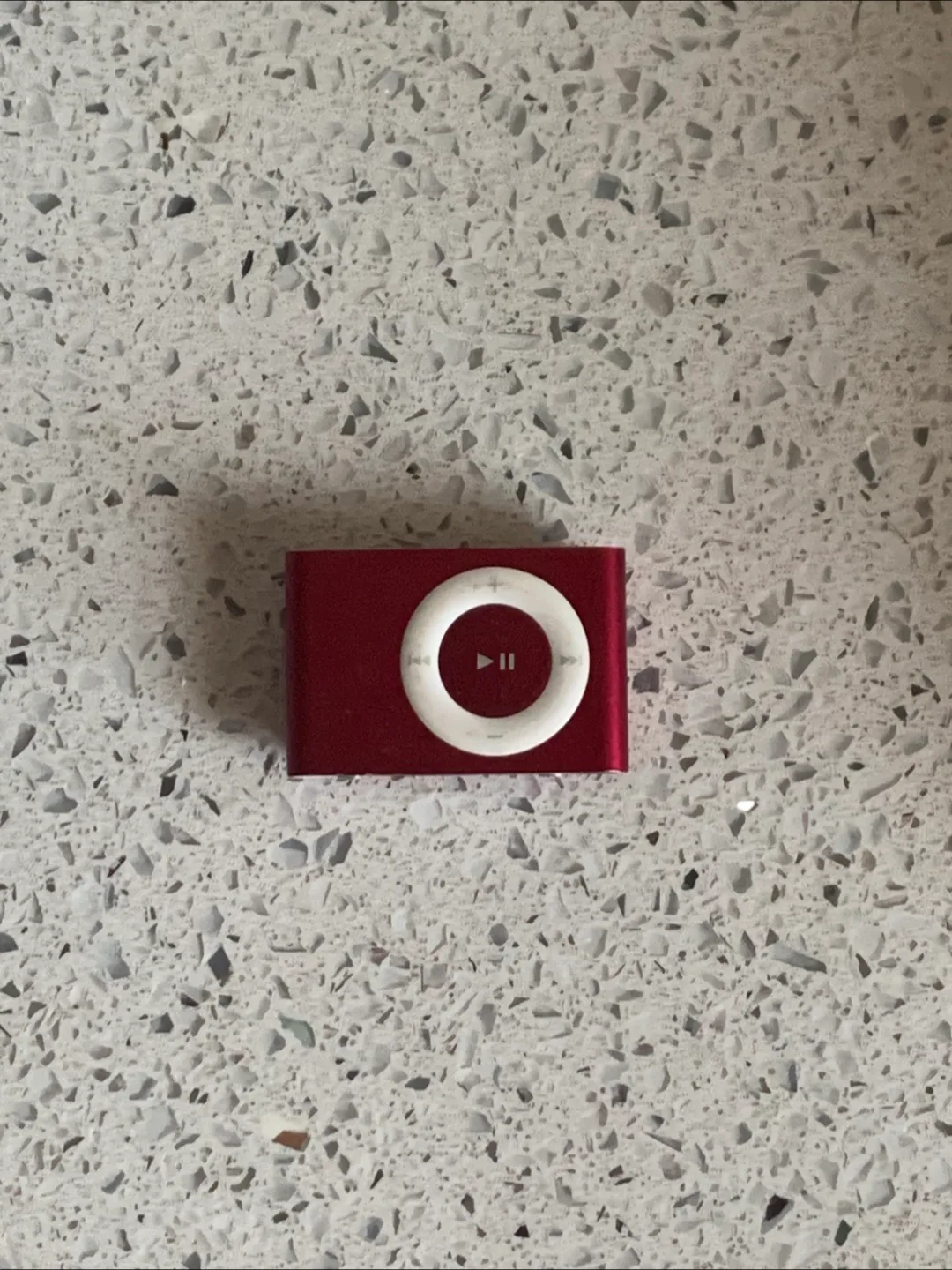 iPod Shuffle - Red thumbnail