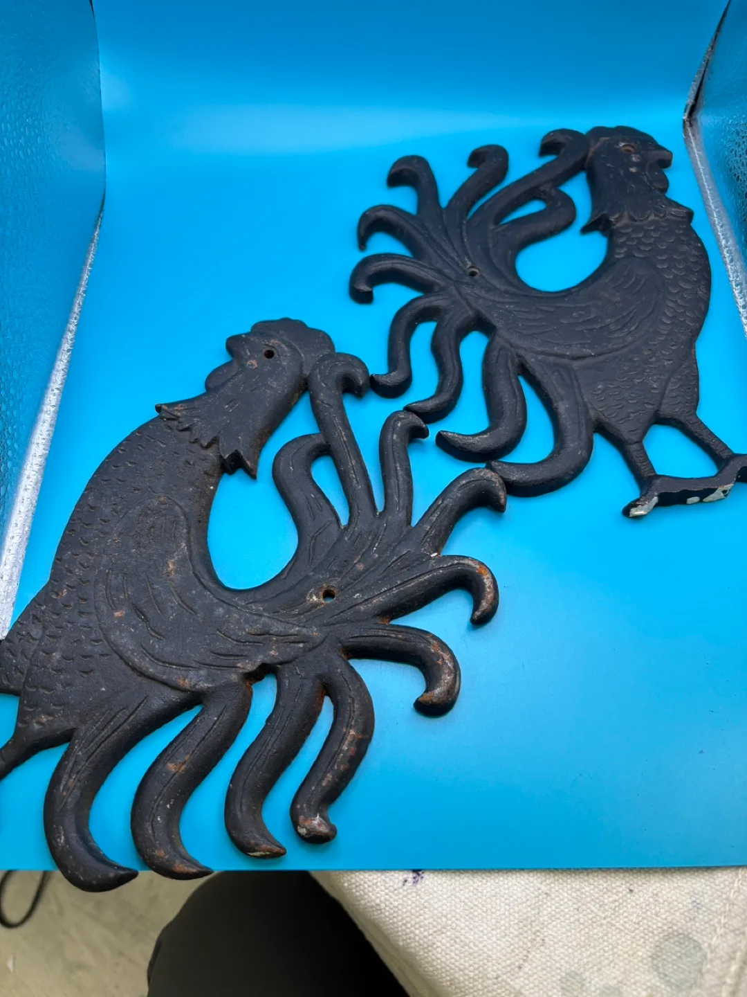 Pair of Vintage Rooster Wall Decor thumbnail