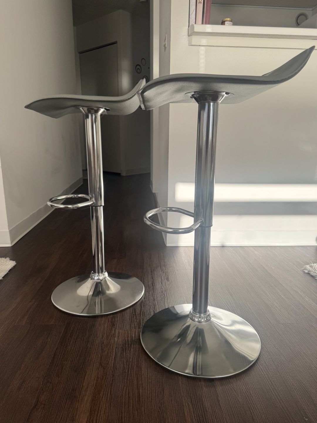 Pair of Modern Adjustable Bar Stools - photo 2