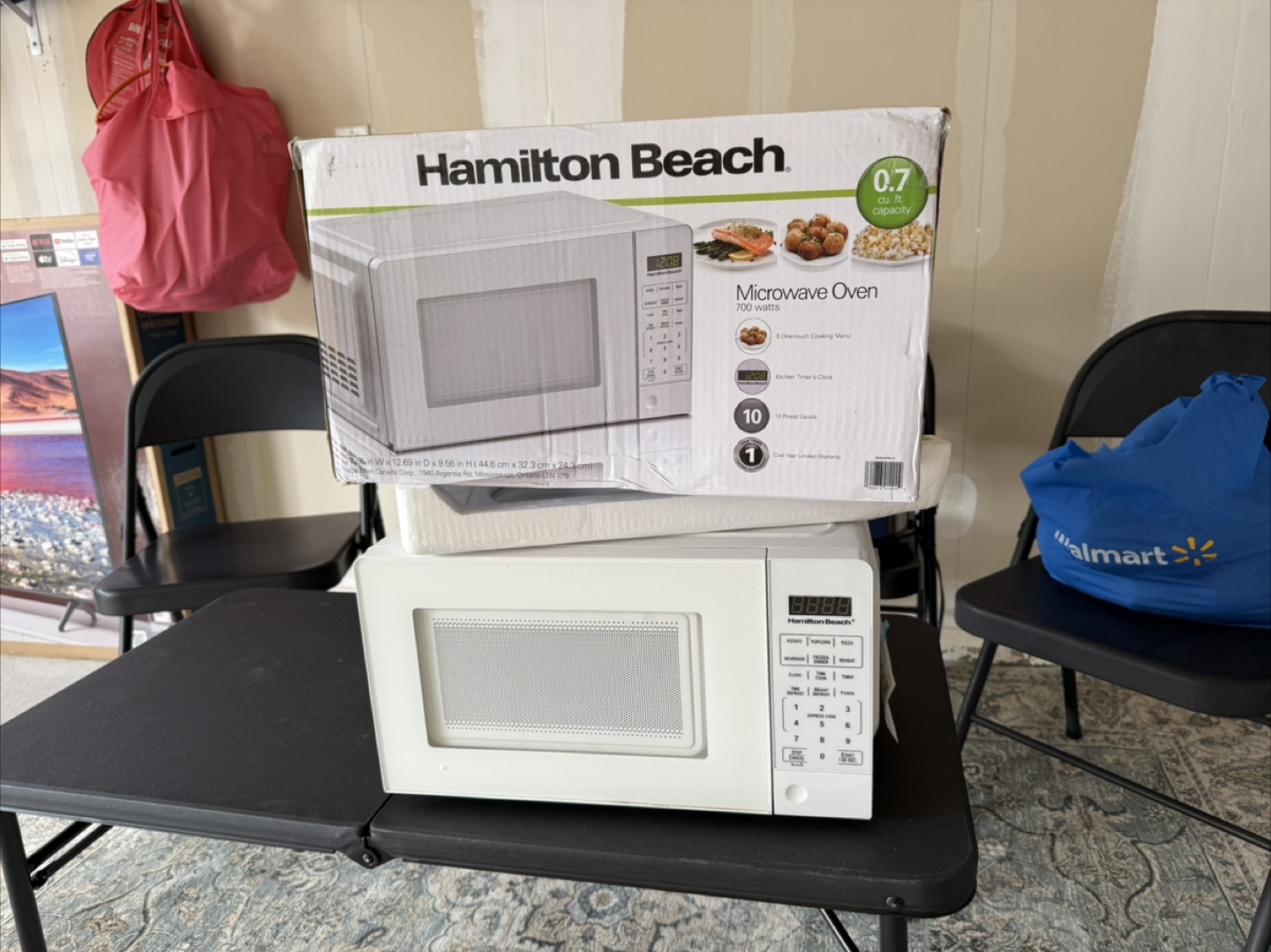 Hamilton Beach 0.7 cu. ft. Microwave Oven - White
