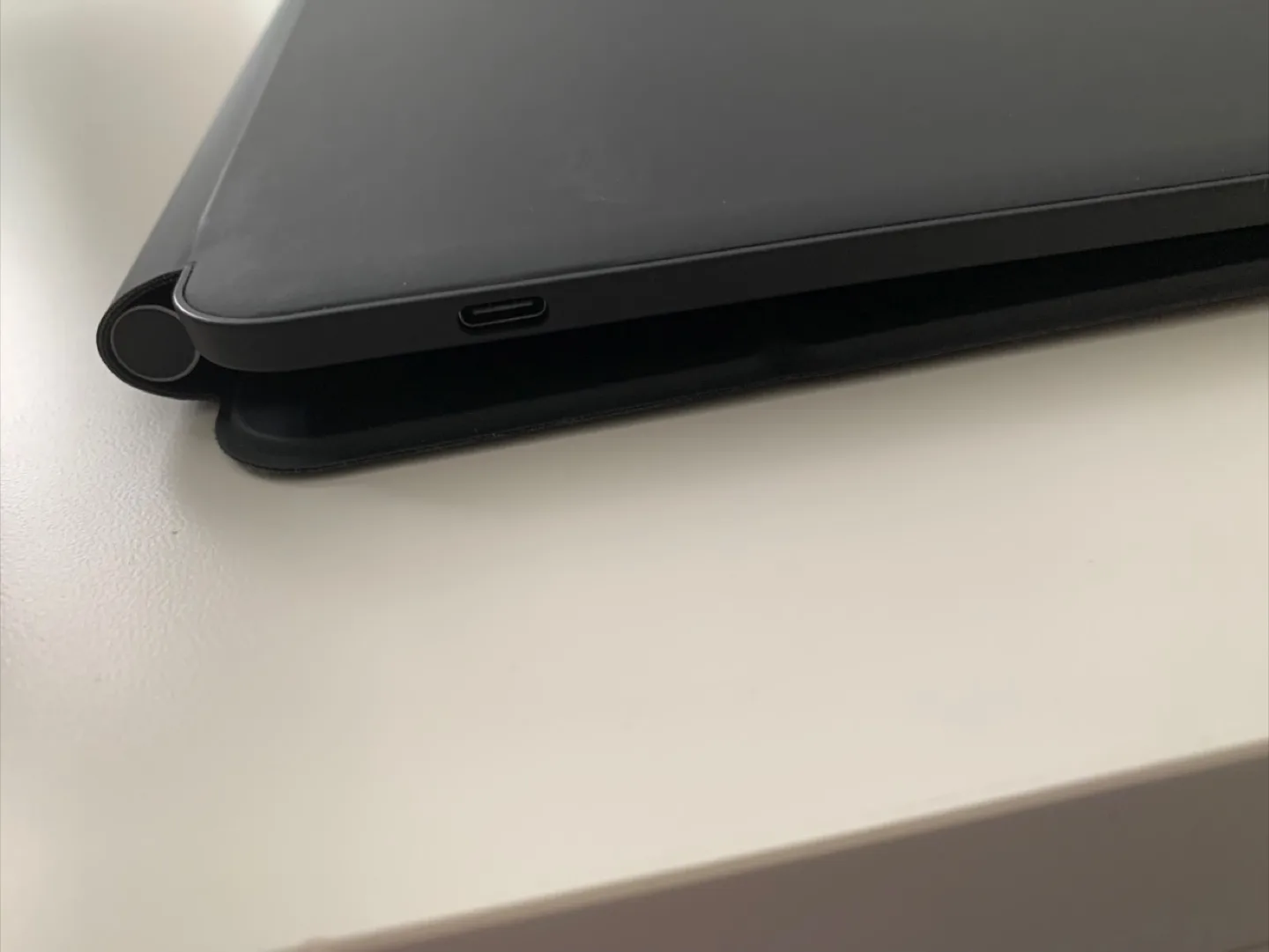 Black keyboard case for iPad image indicator(2)