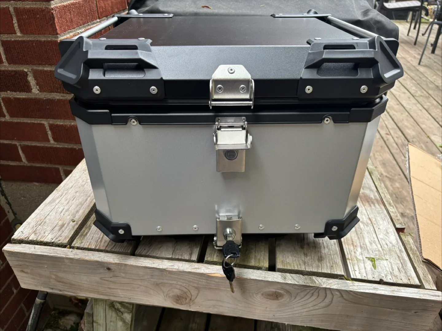 MOSYQI 11.5L Motorcycle Top Case - Silver thumbnail