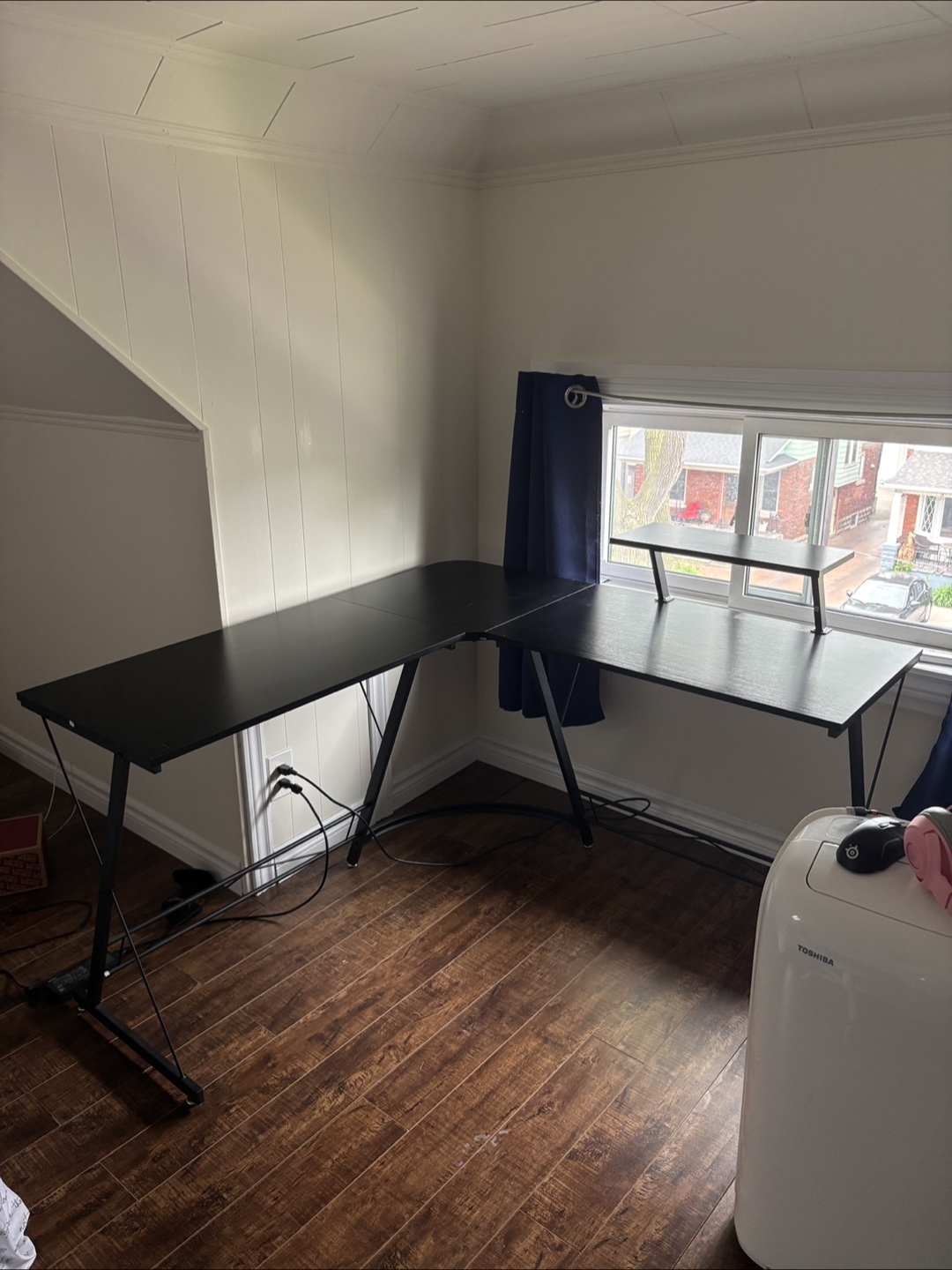 L-Shaped Gaming Desk with Monitor Shelf