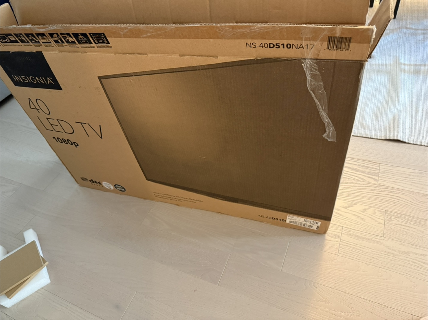 Insignia 40inch TV - photo 2