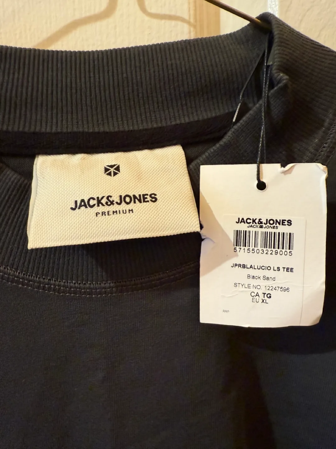 Jack & Jones Premium Black Sand Long Sleeve T-Shirt image indicator(2)