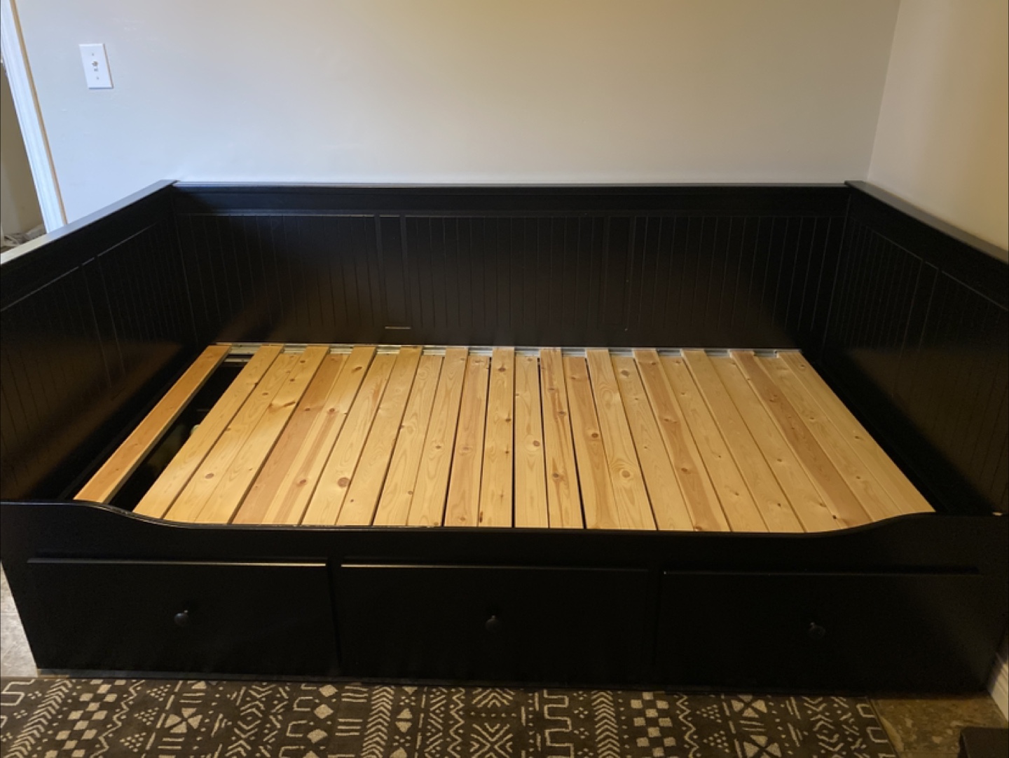 Black Daybed with Three Drawers Moving out need gone 🏒 - photo 2