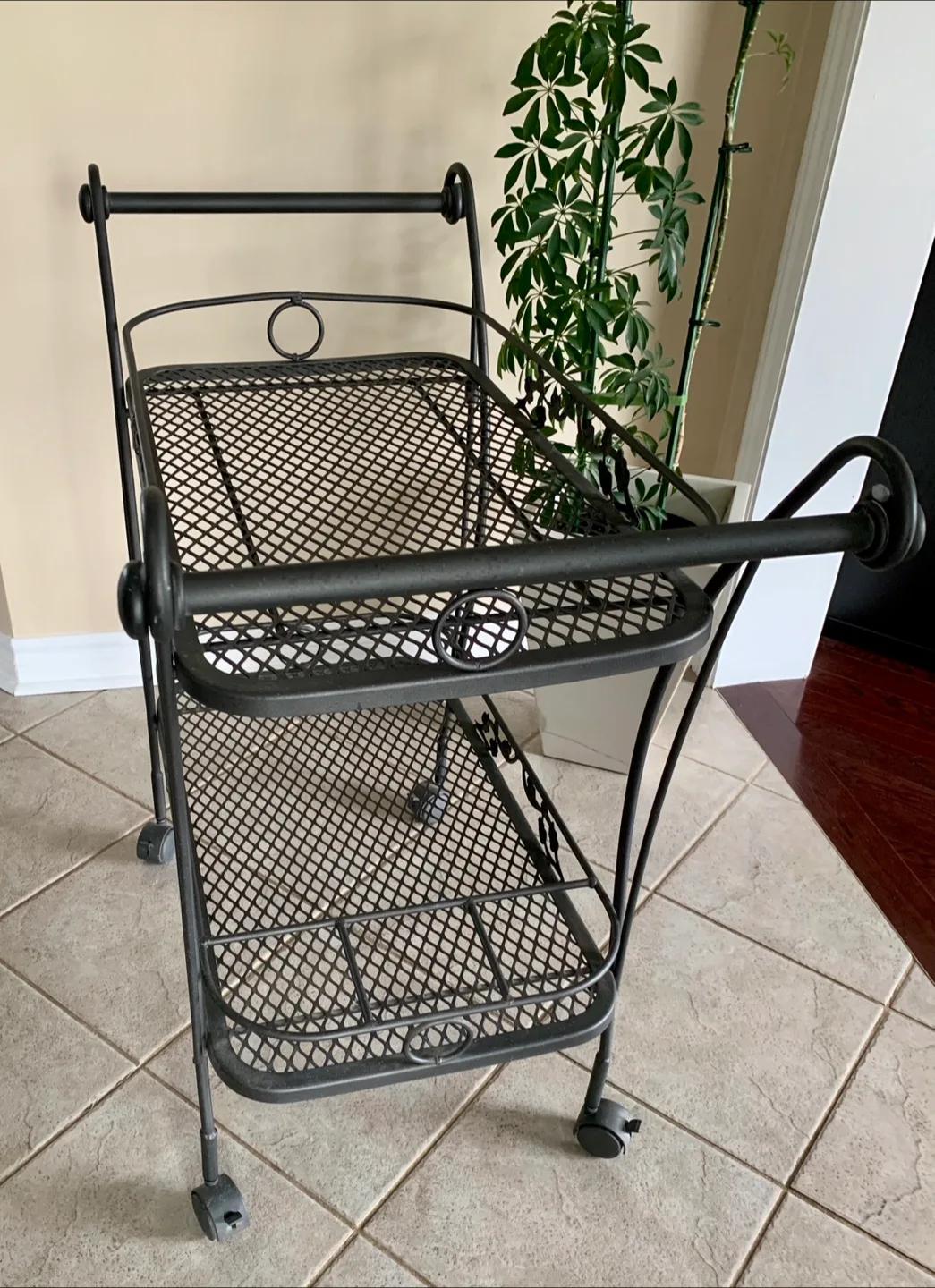 Black Metal Two-Tier Serving Cart image indicator(2)