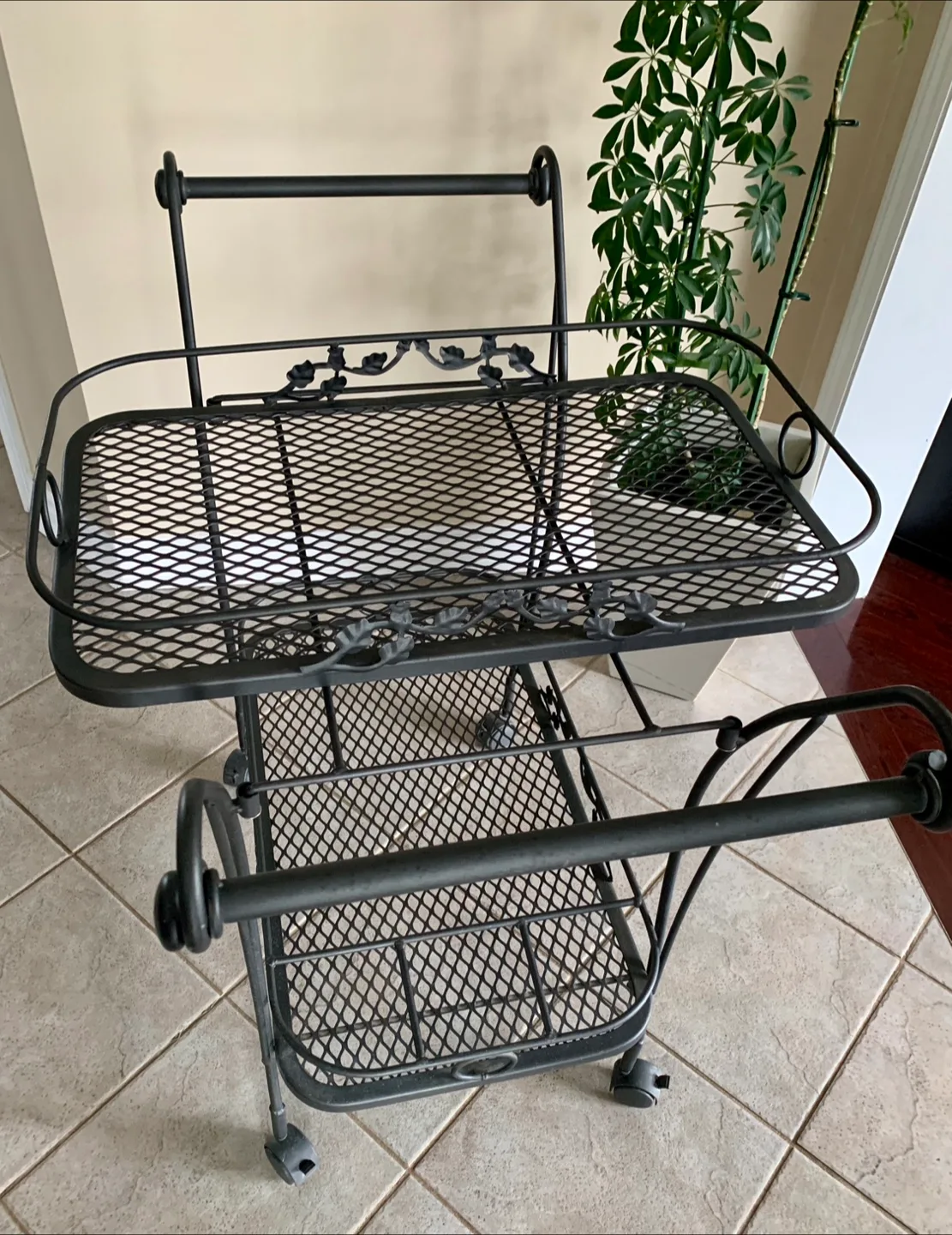 Black Metal Two-Tier Serving Cart image indicator(4)