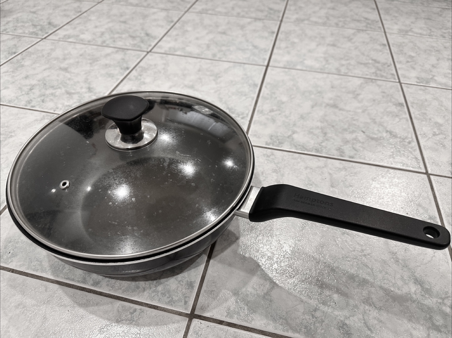 Wok Pan with Lid (many kitchen supplies in selling list)