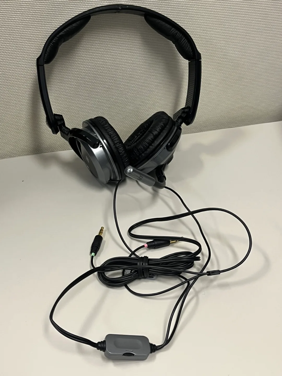 HP Stereo Headset with Microphone image indicator(4)