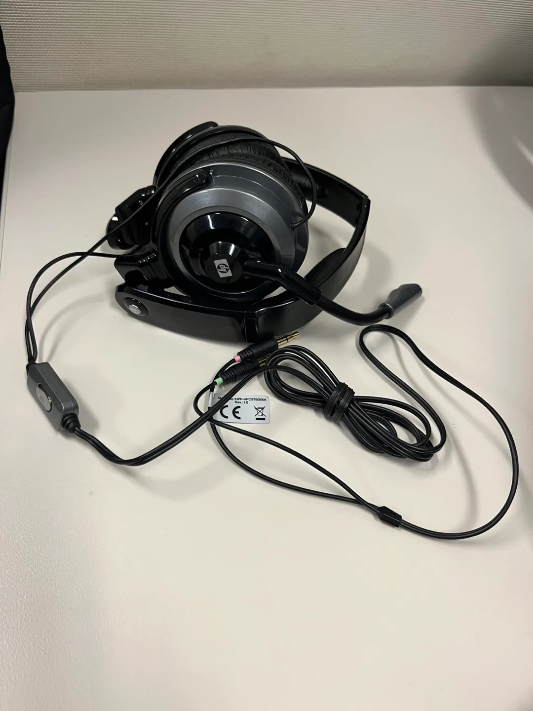 HP Stereo Headset with Microphone image indicator(3)