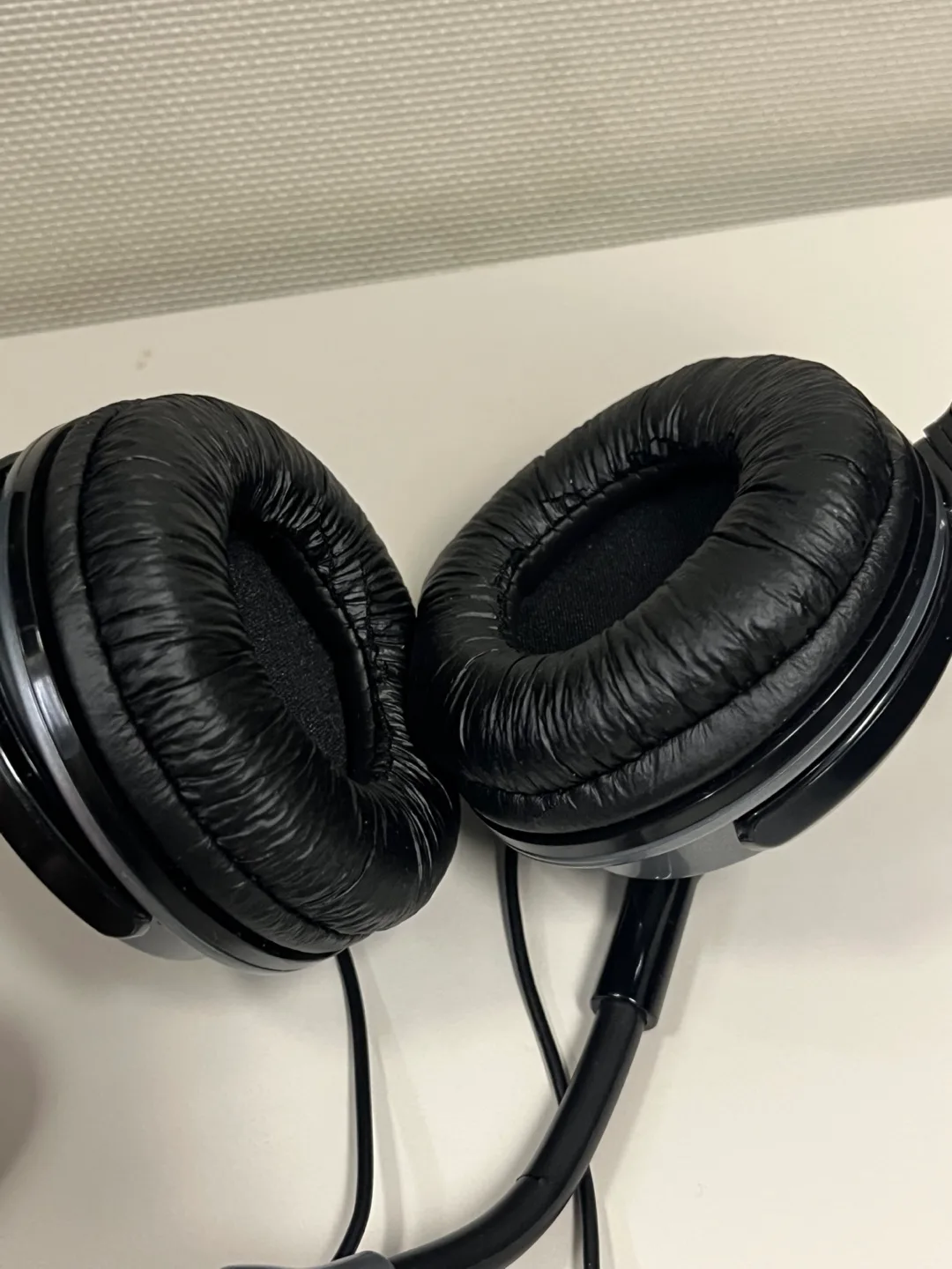 HP Stereo Headset with Microphone image indicator(6)