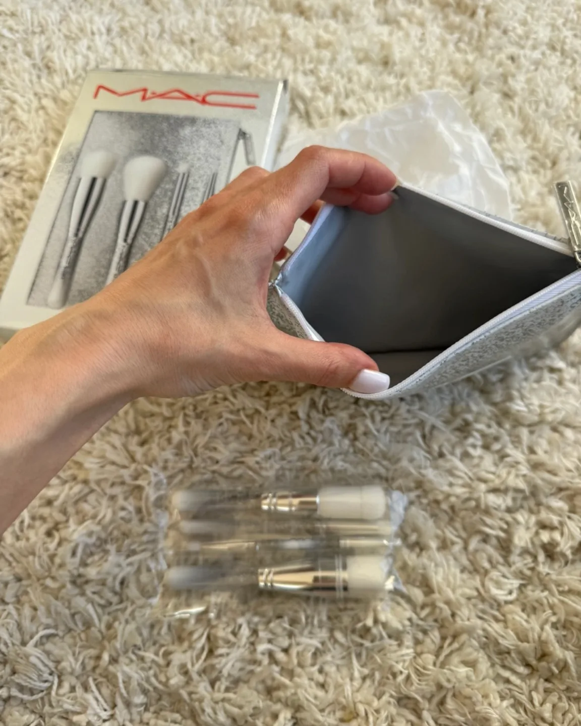 MAC Brush Set - New in Box image indicator(3)