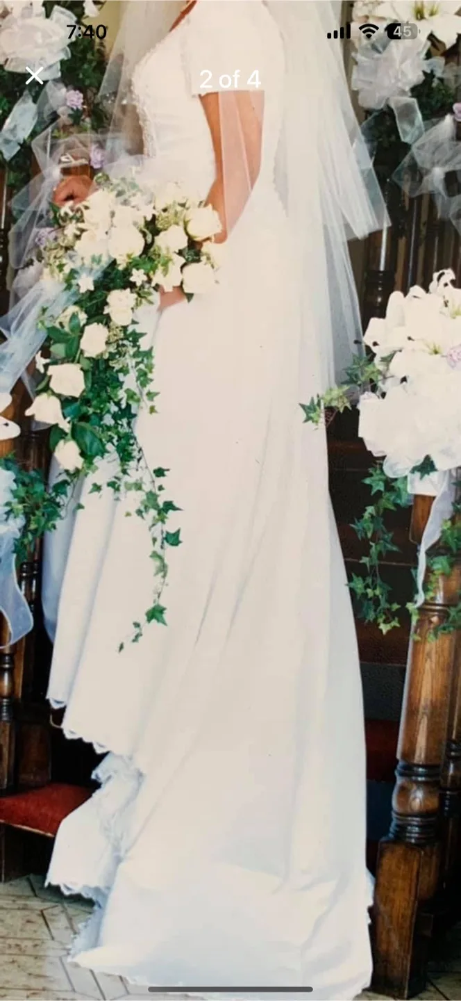 Beautiful Vintage Wedding Dress image indicator(3)