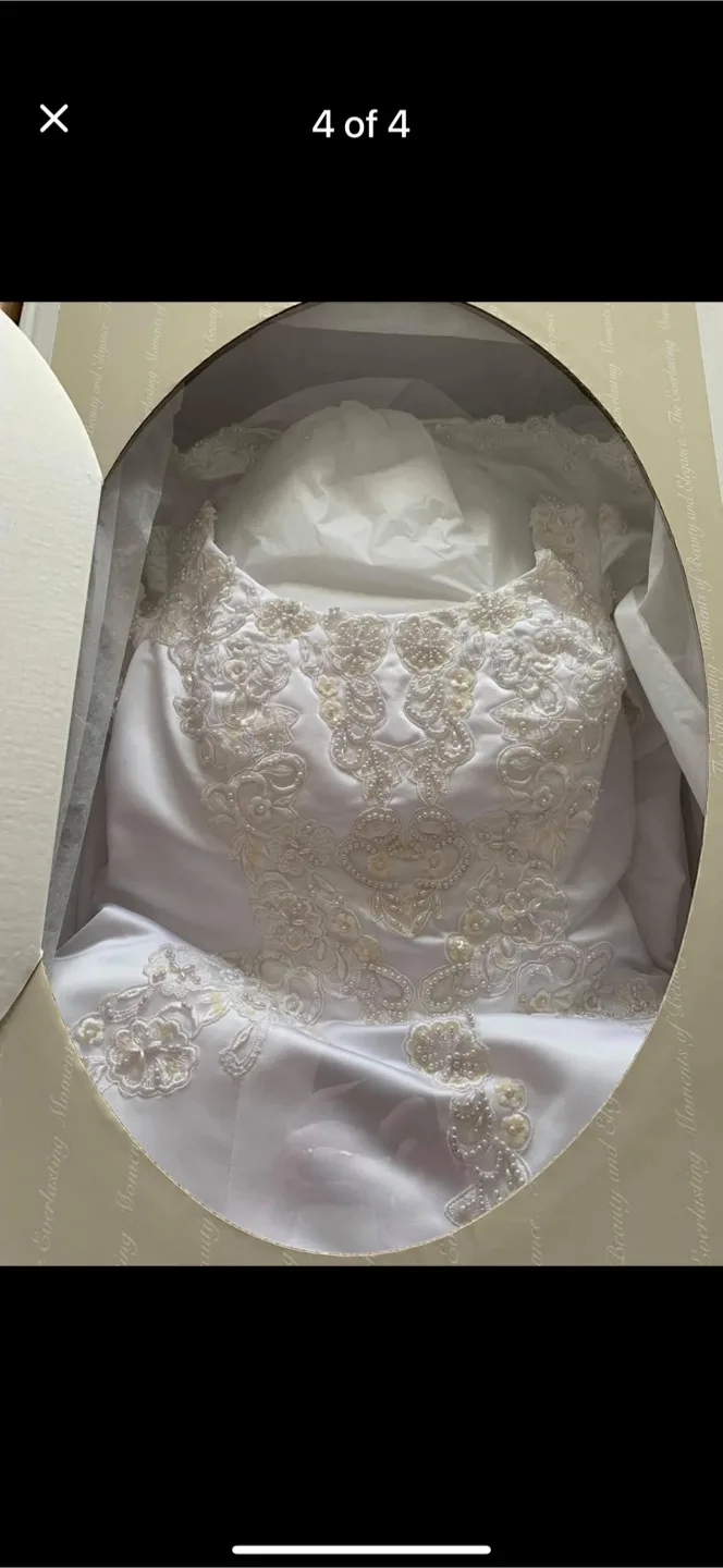 Beautiful Vintage Wedding Dress image indicator(2)