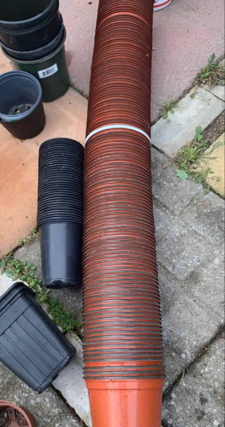 Bulk Lot of Plastic Plant Pots image indicator(2)