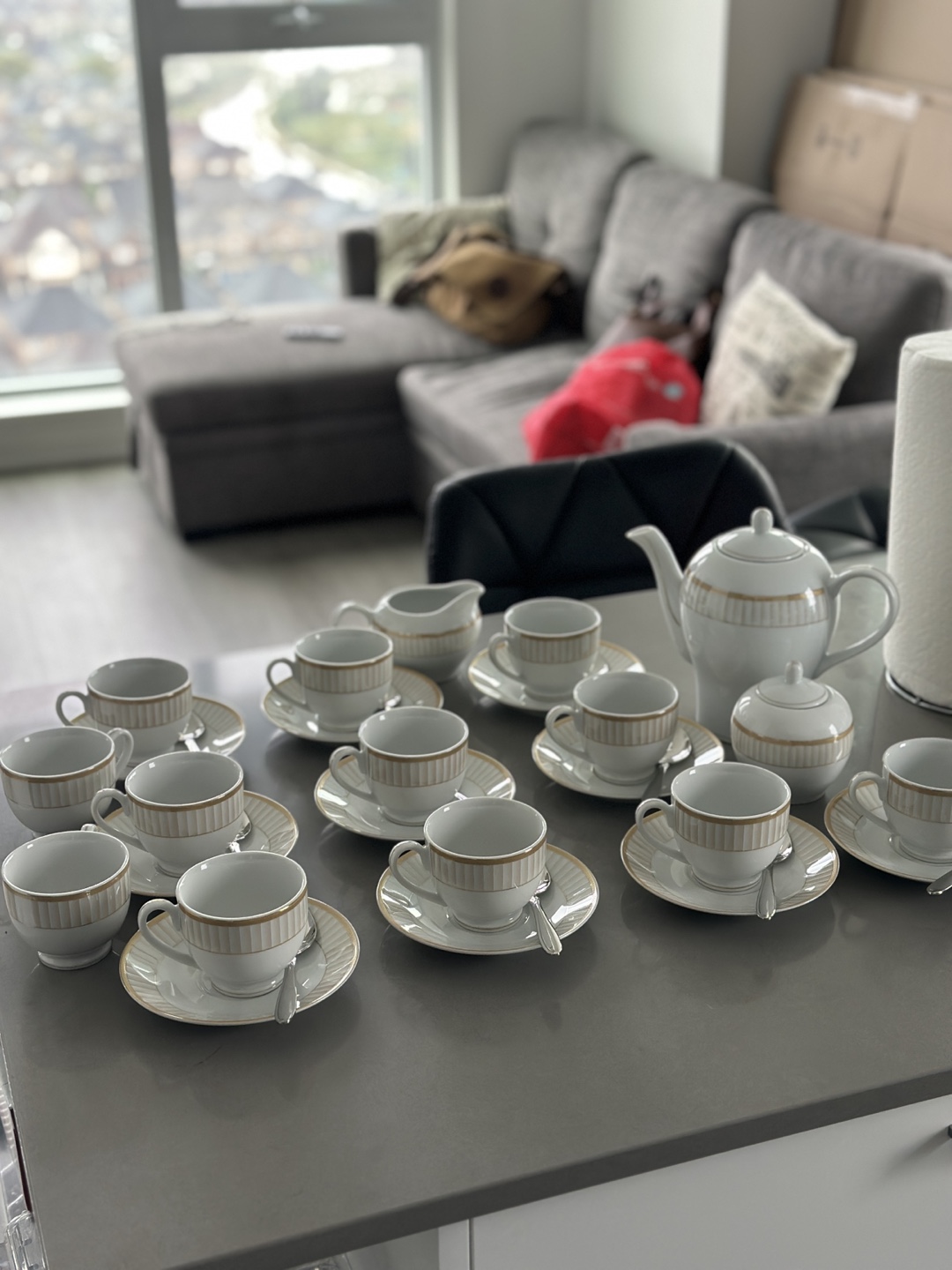 Elegant 12-Piece Tea Set with Teapot, Sugar Bowl and Creamer