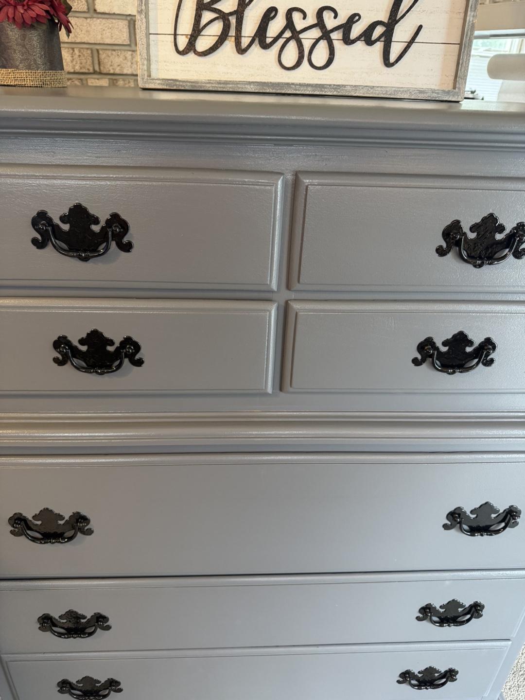 ✨✨ BEAUTIFUL GRAY TALL 7 DRAWER DRESSER BY KLINE ✨✨ - photo 2
