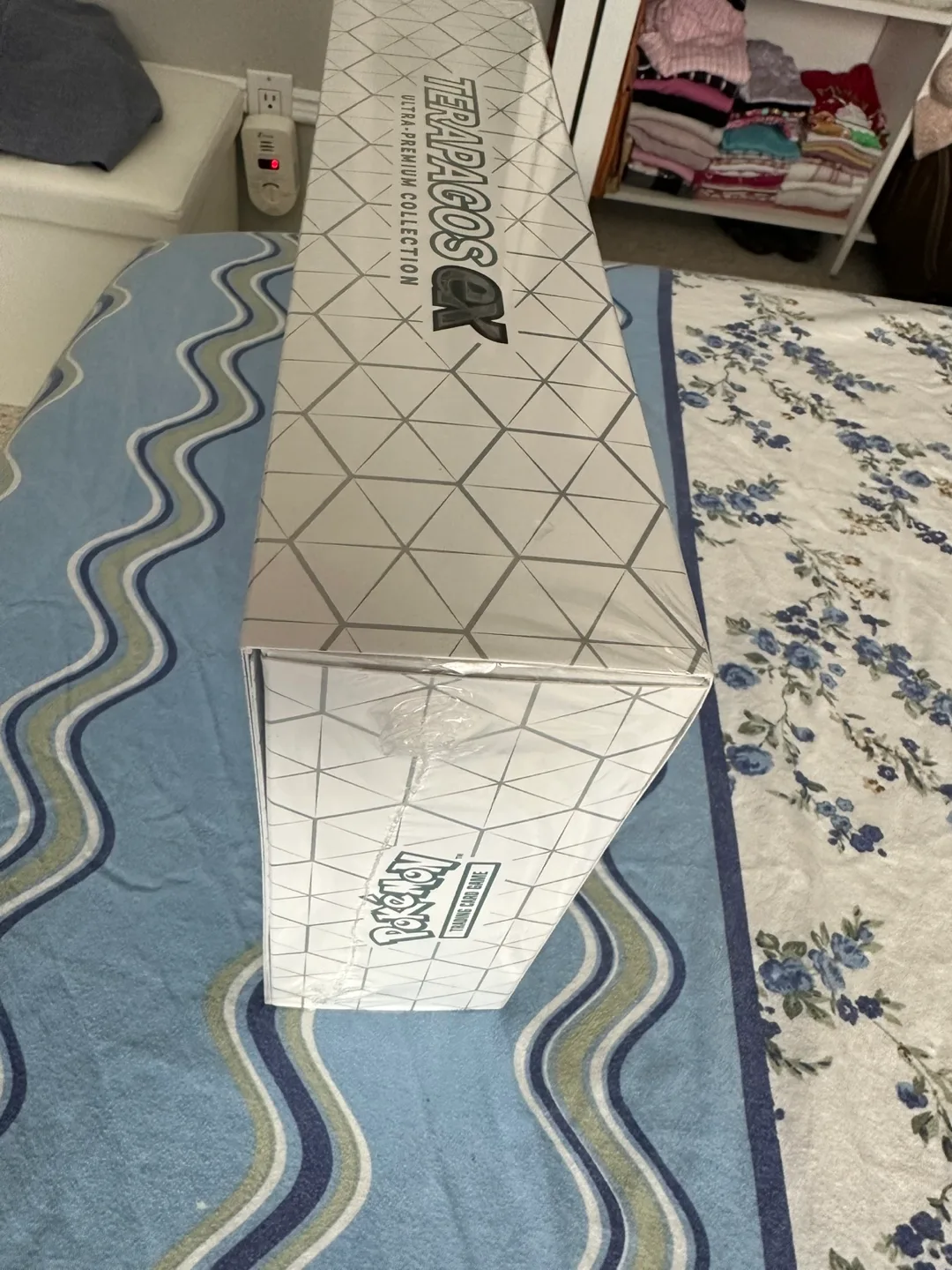 Pokemon TCG Ultra-Premium Collection: Terragrigus Box image indicator(2)