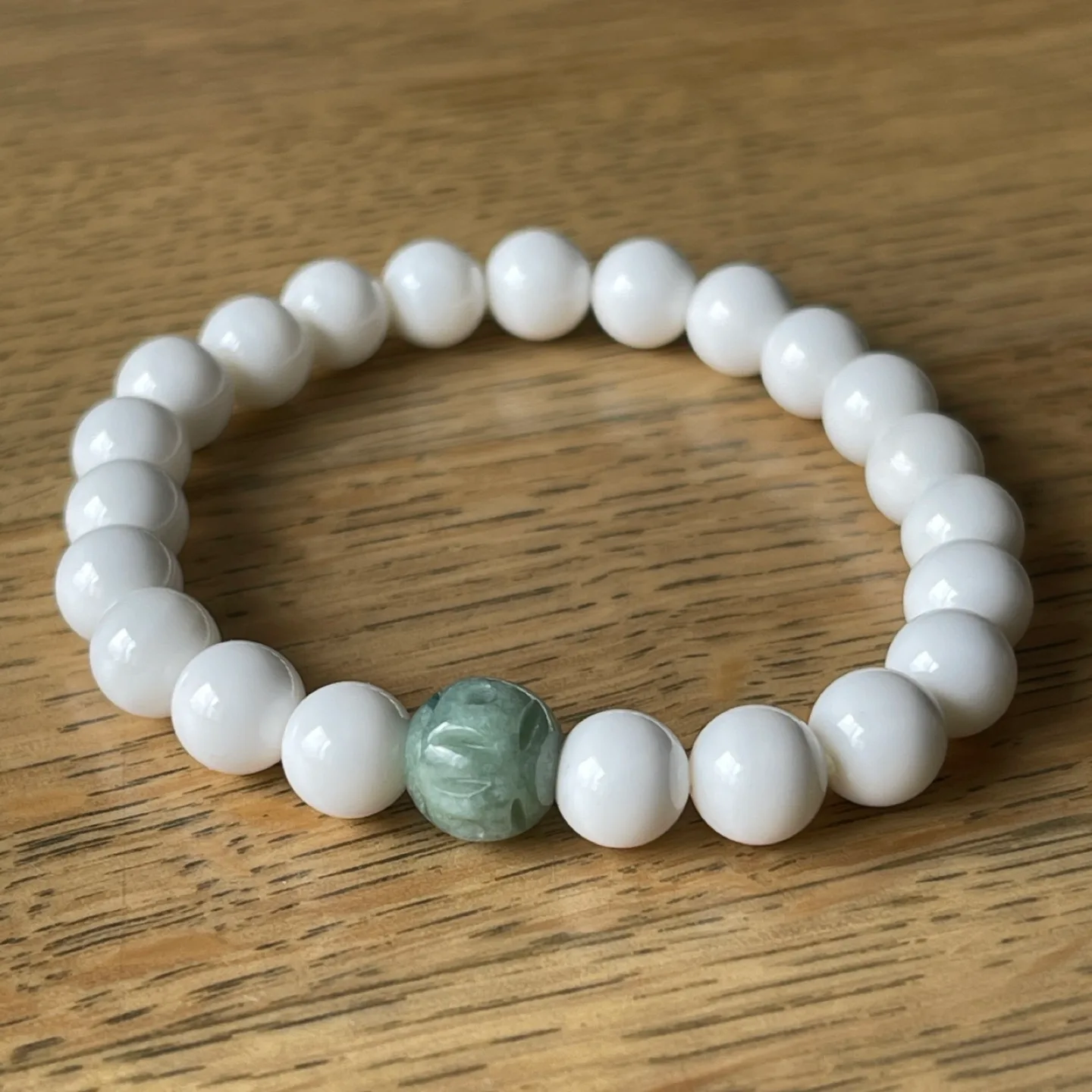 Carved Jadeite Jade & Tridacna Shell bracelet - Good luck image indicator(2)