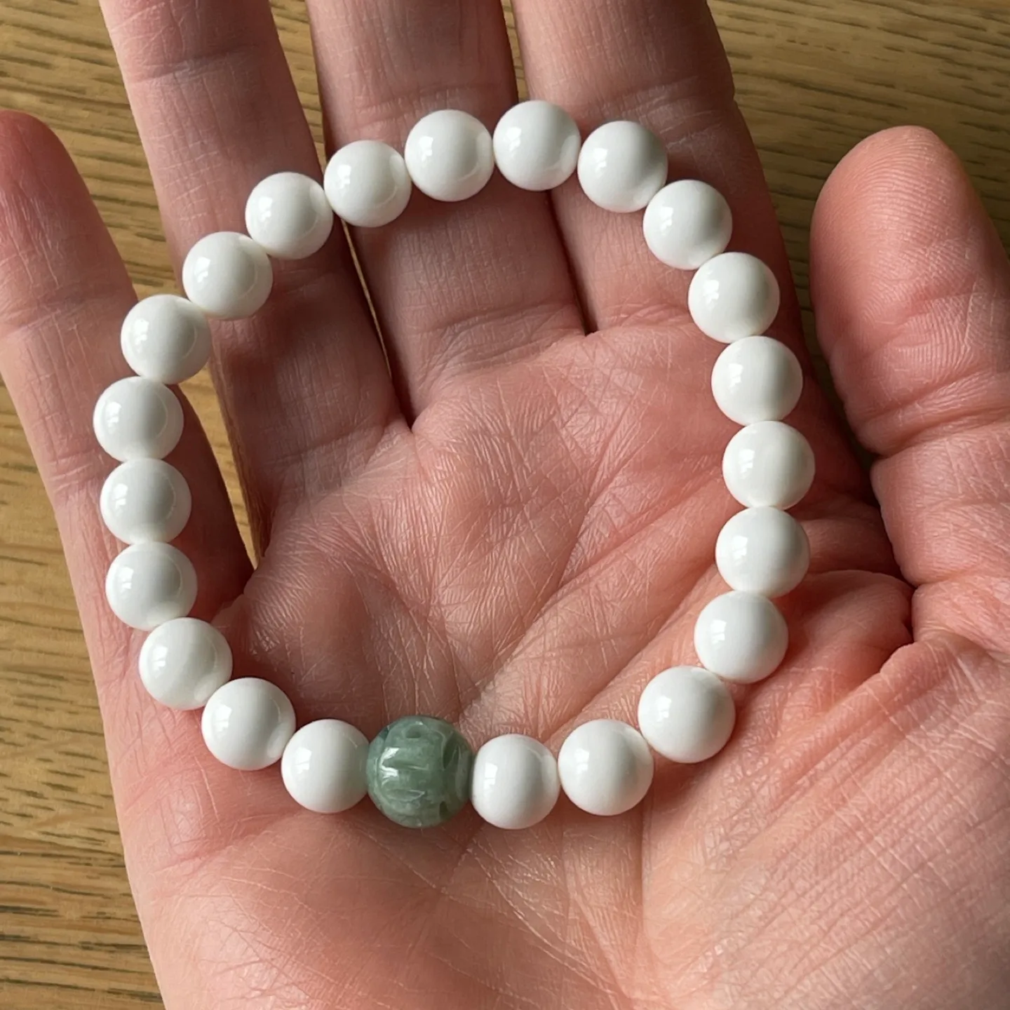 Carved Jadeite Jade & Tridacna Shell bracelet - Good luck image indicator(4)