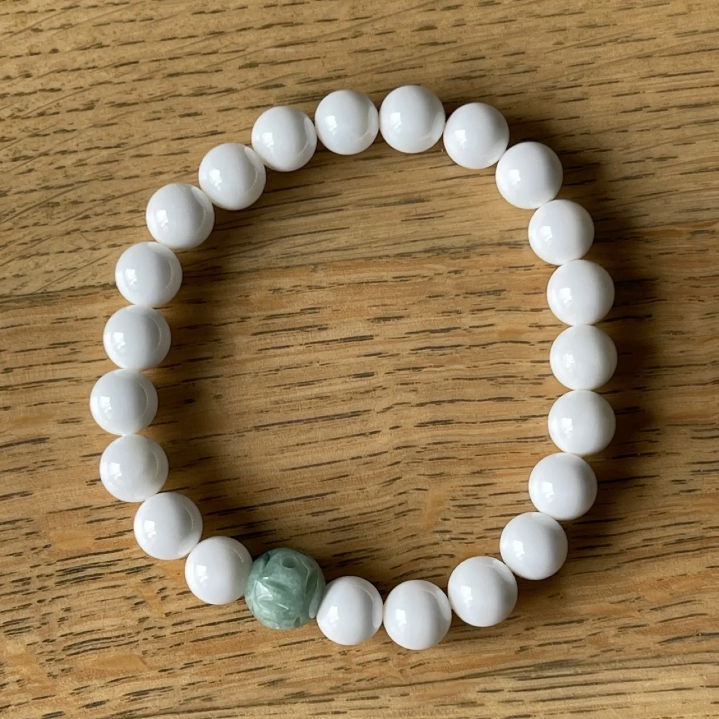 Carved Jadeite Jade & Tridacna Shell bracelet - Good luck image indicator(3)