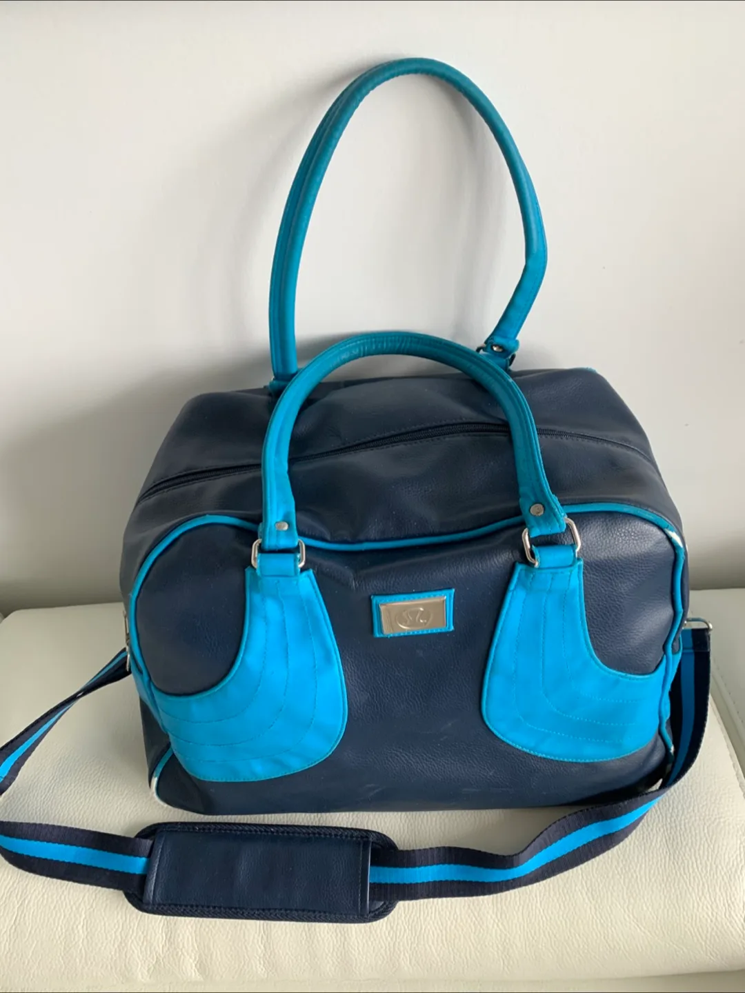 Large Vintage Authentic Lululemon bag image indicator(2)